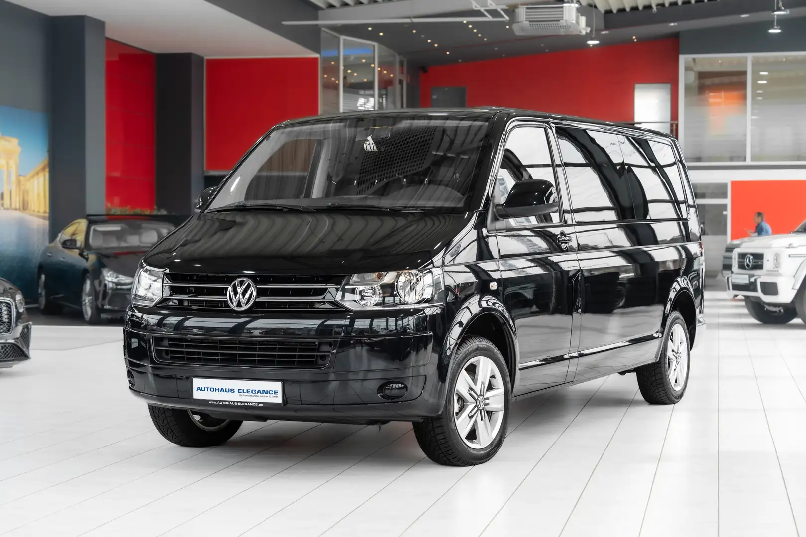 Volkswagen T5 Caravelle Comfortline lang*AHK*DSG*LM"18"*LED Czarny - 1