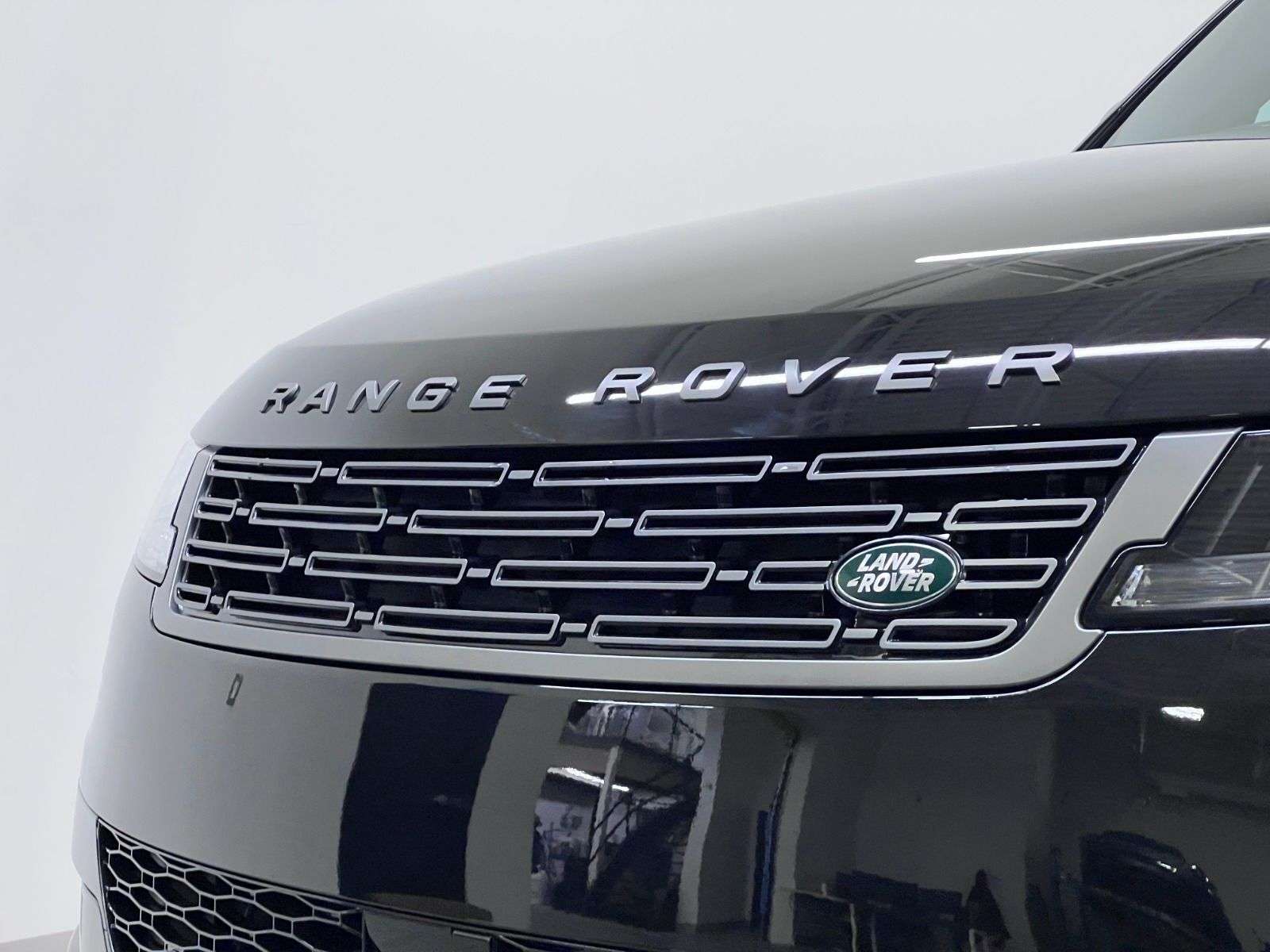 2026 Land Rover Range Rover Sport P360 S | LEASE FROM $999 PER MONTH alt 3