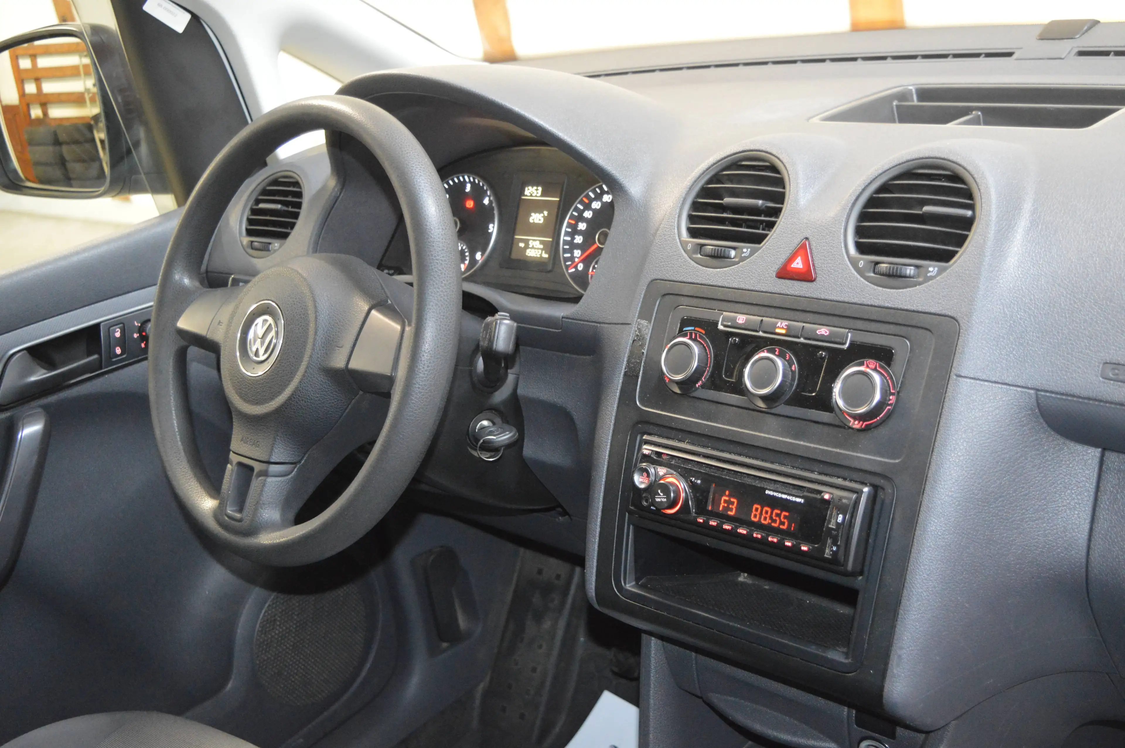 Volkswagen Caddy 1,6 TDI **Maxi Kasten**neues Pickerl** — photo 15