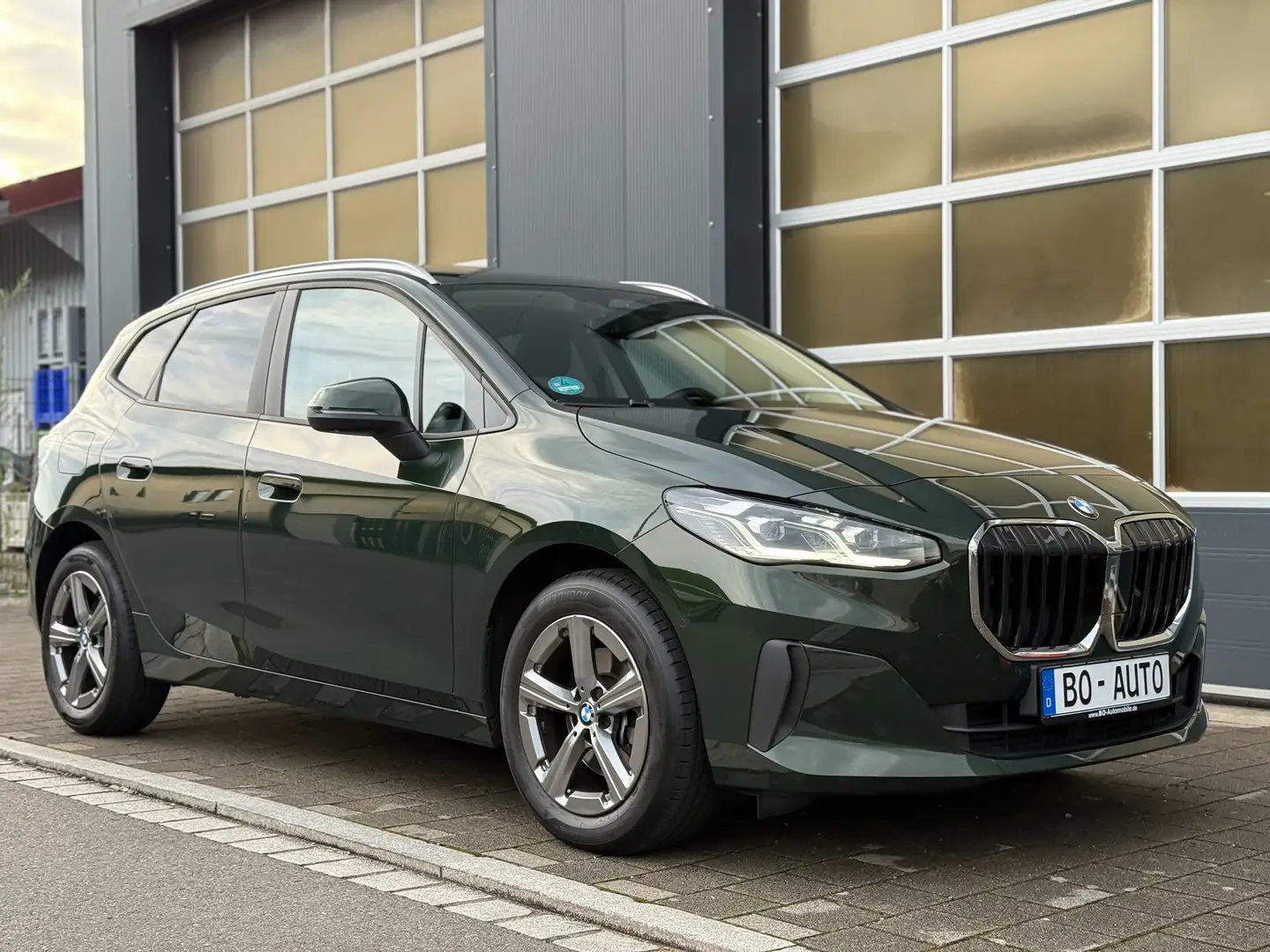 BMW 218 d Active Tourer Leder PANO Premium LED Keyless SHZ Grün - 1