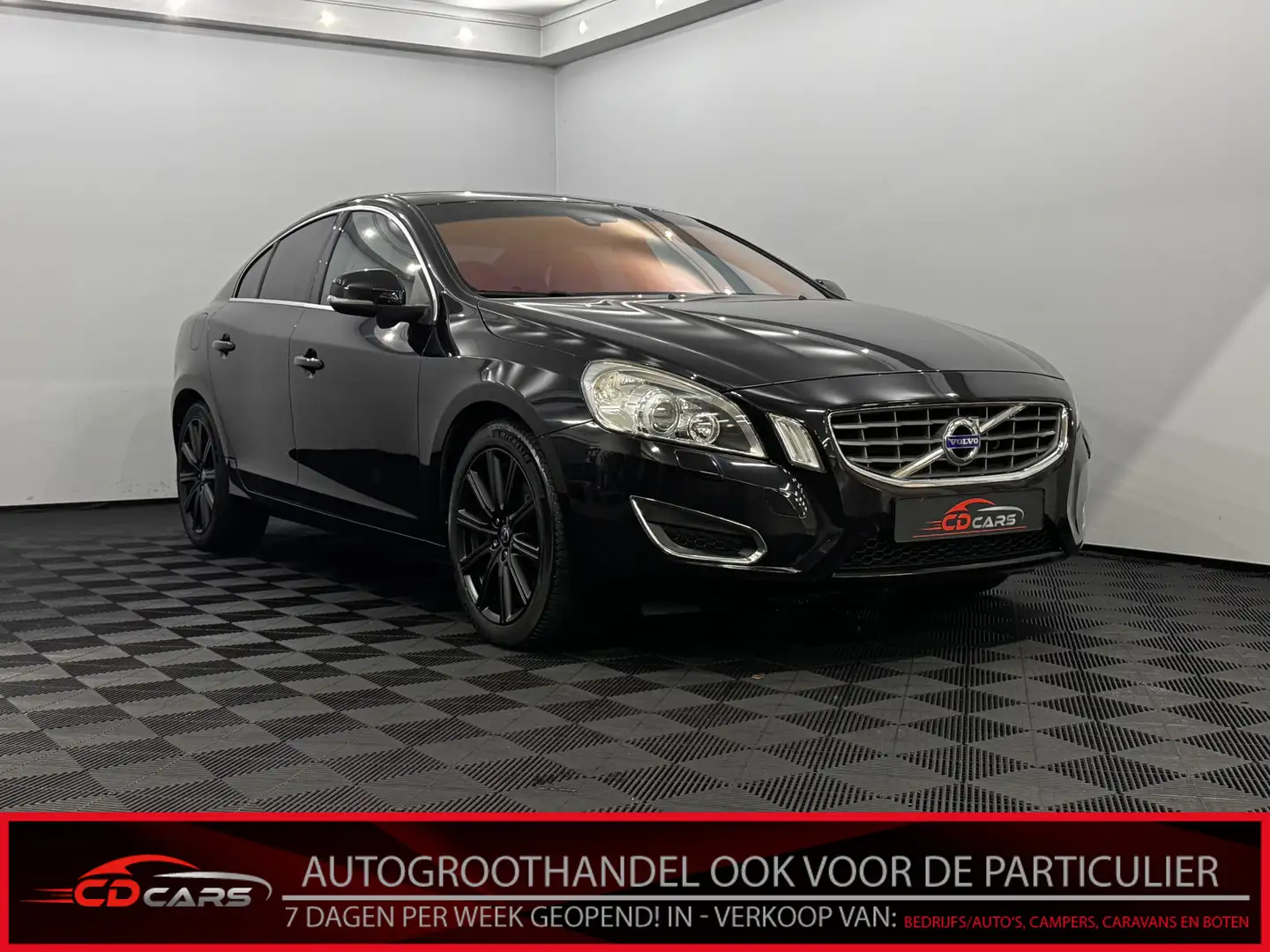 Volvo S60 2.0T Intro Edition Leder, Parkeersensoren, Keyless Noir - 1