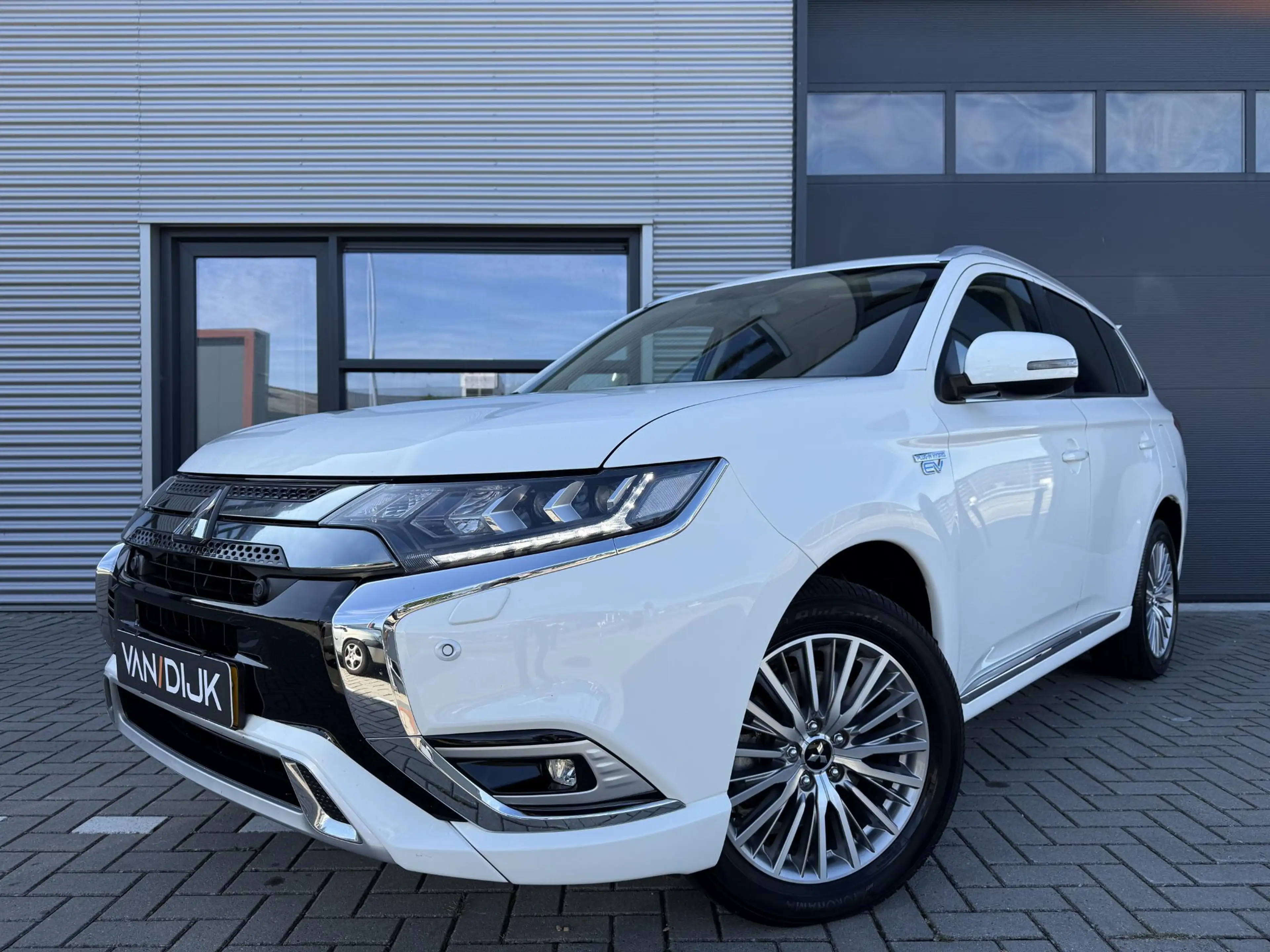 Mitsubishi Outlander 2.4 PHEV Intense ✓SOH 75.1% ✓Full LED ✓Camera ✓Hal — photo 3
