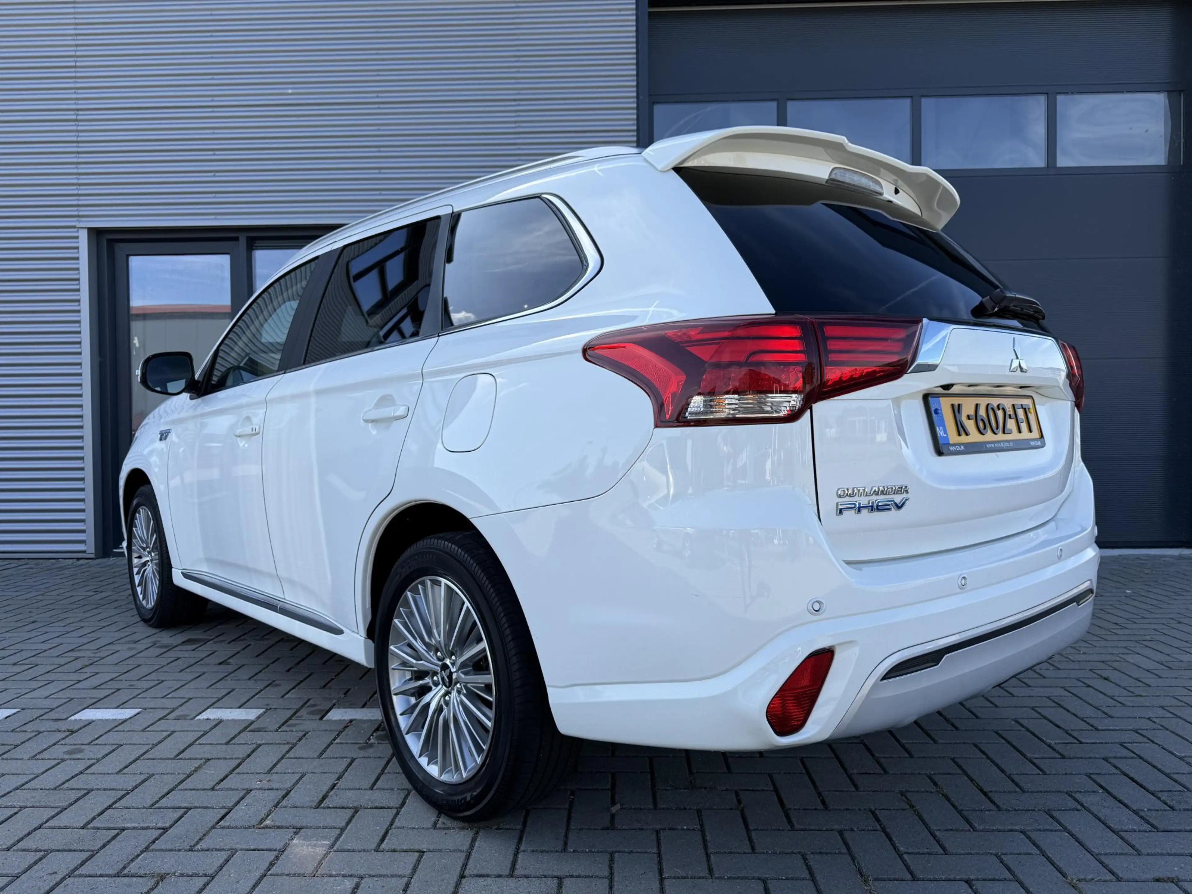 Mitsubishi Outlander 2.4 PHEV Intense ✓SOH 75.1% ✓Full LED ✓Camera ✓Hal — photo 6