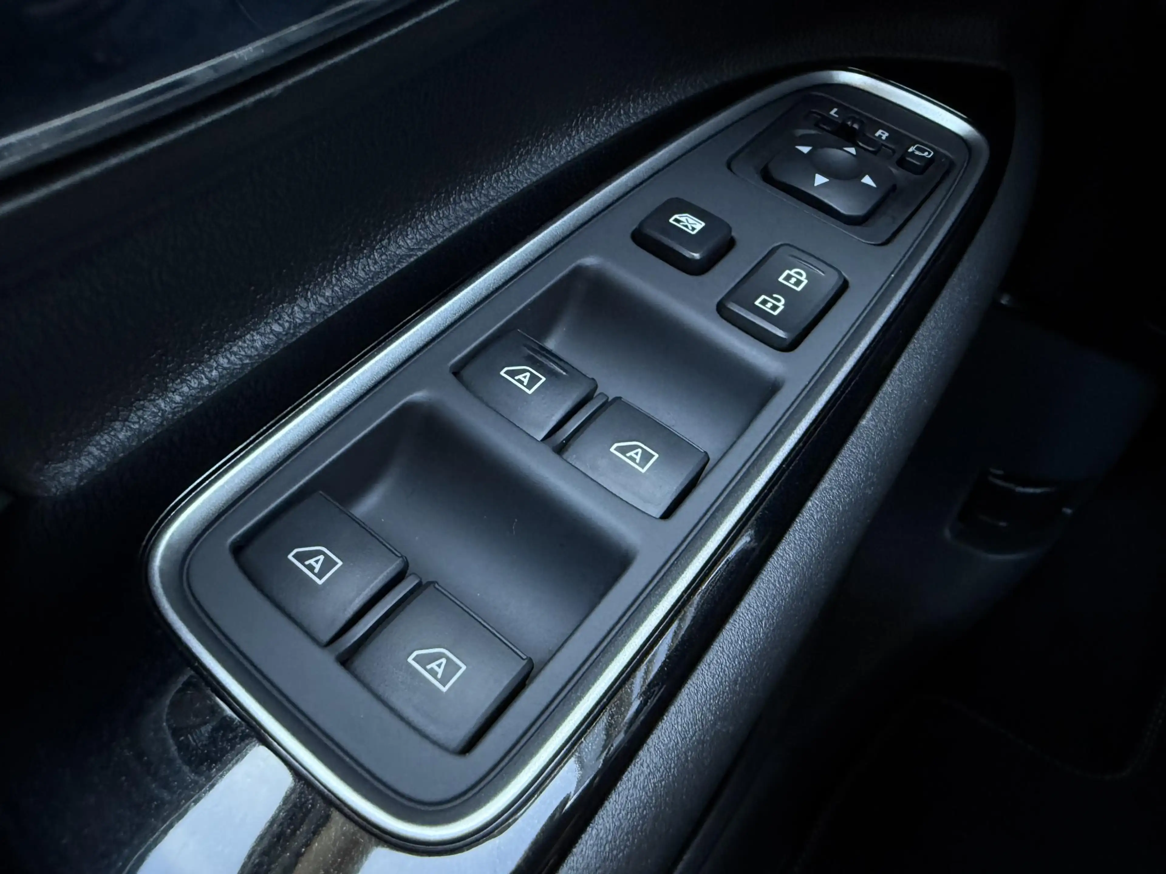 Mitsubishi Outlander 2.4 PHEV Intense ✓SOH 75.1% ✓Full LED ✓Camera ✓Hal — photo 12