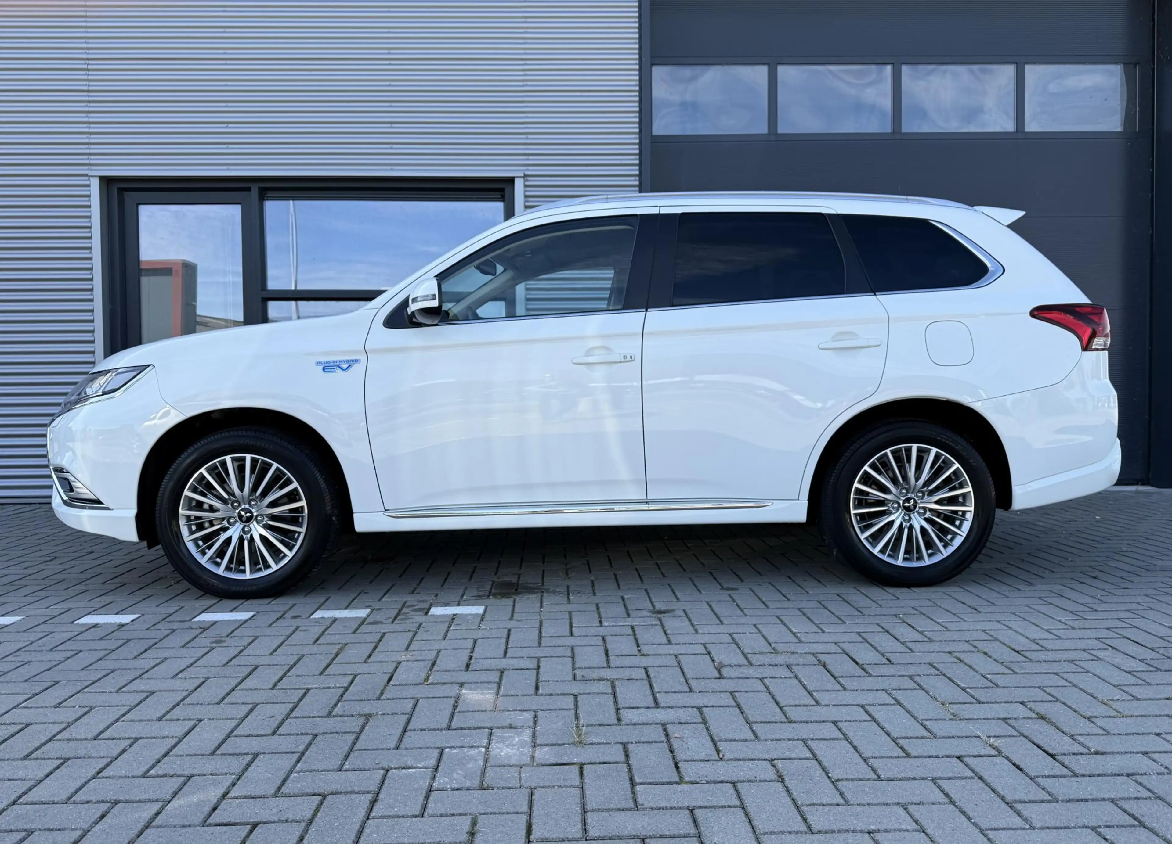 Mitsubishi Outlander 2.4 PHEV Intense ✓SOH 75.1% ✓Full LED ✓Camera ✓Hal — photo 5