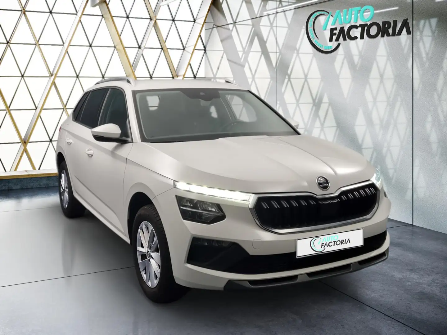 Skoda Kamiq -24% 1.0 TSI 115cv BVA +MIRRORLINK+CAM+Options Beige - 2