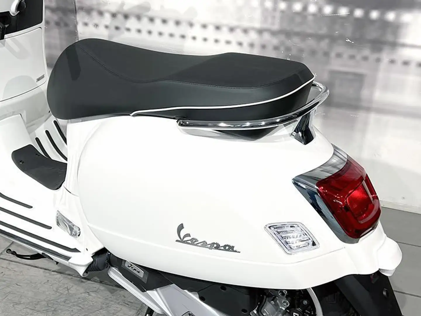 Piaggio GTS 300 Bianco - 2