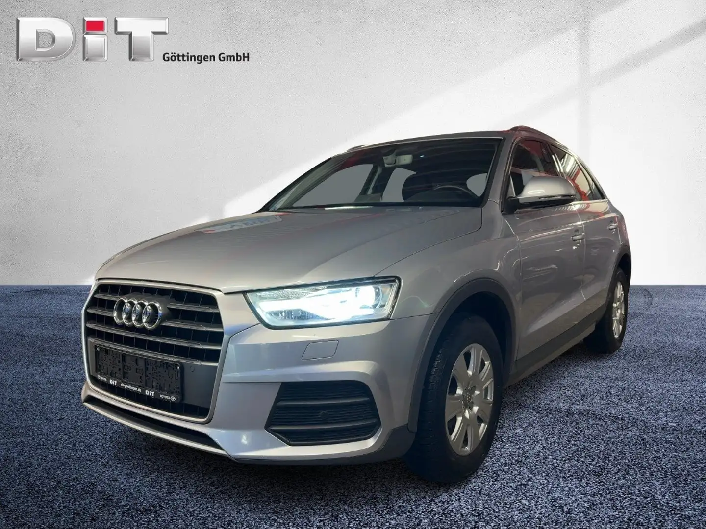 Audi Q3 1.4 TFSI ultra design AHK+Navi+SHZ+2xKlima+LM Silber - 2