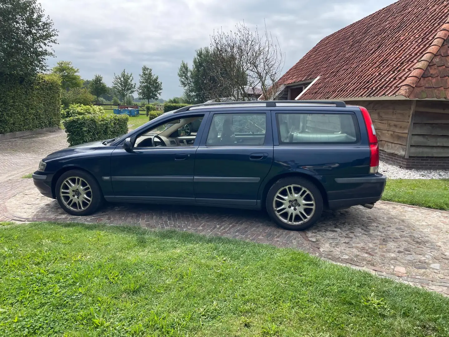 Volvo V70 2.4 Comfort Line Bleu - 2