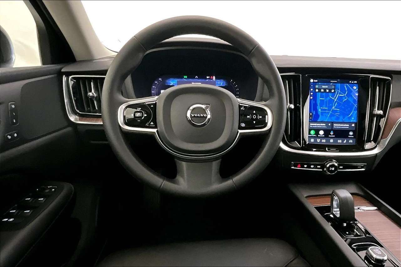 2024 Volvo S60 PLUS DARK CLIMATE - 19'' WHEELS - 360 CAMERA / CL — photo 1