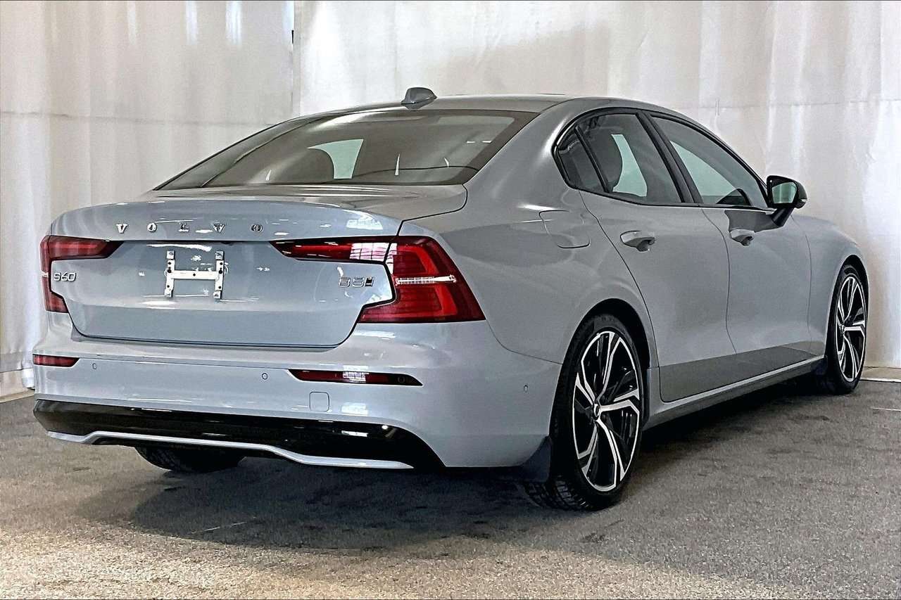 2024 Volvo S60 PLUS DARK CLIMATE - 19'' WHEELS - 360 CAMERA / CL — photo 1