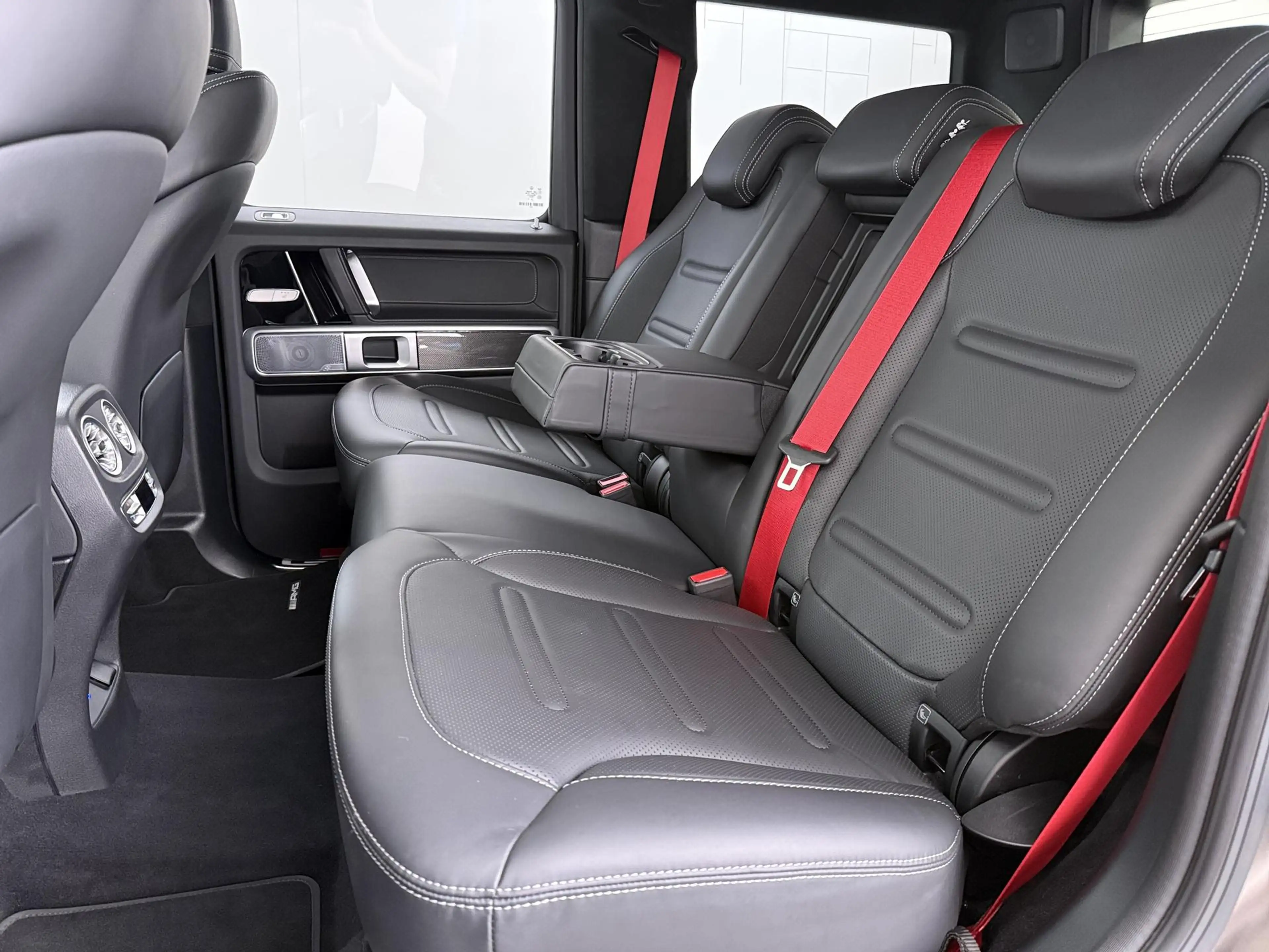 Mercedes-Benz G 500 — photo 10