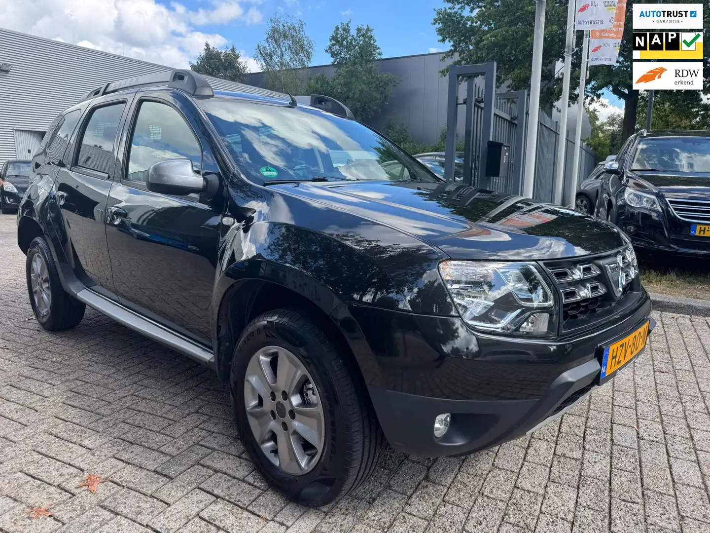 Dacia Duster 1.2 TCe 4x2 Lauréate airco, cruise, elec pakket, n Noir - 1
