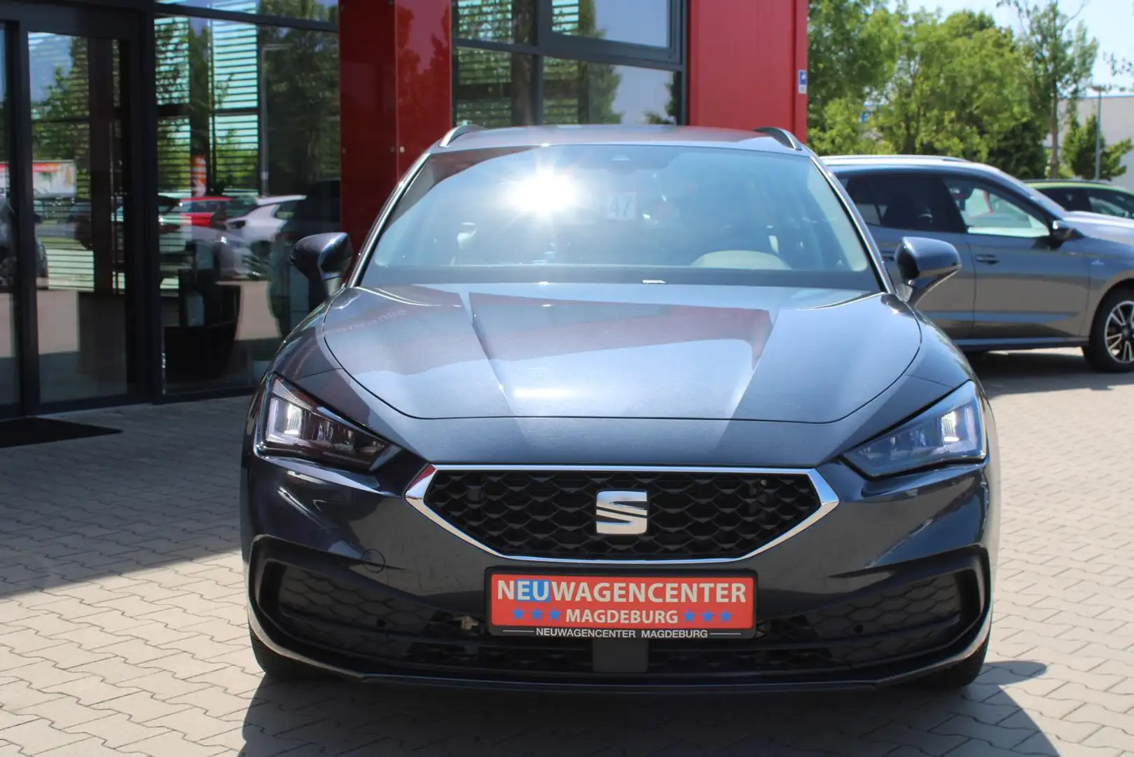 SEAT Leon 1.0 eTSI DSG*NAVI*RFK*SHZ*LED*NSW*TEMPOMAT Gri - 2