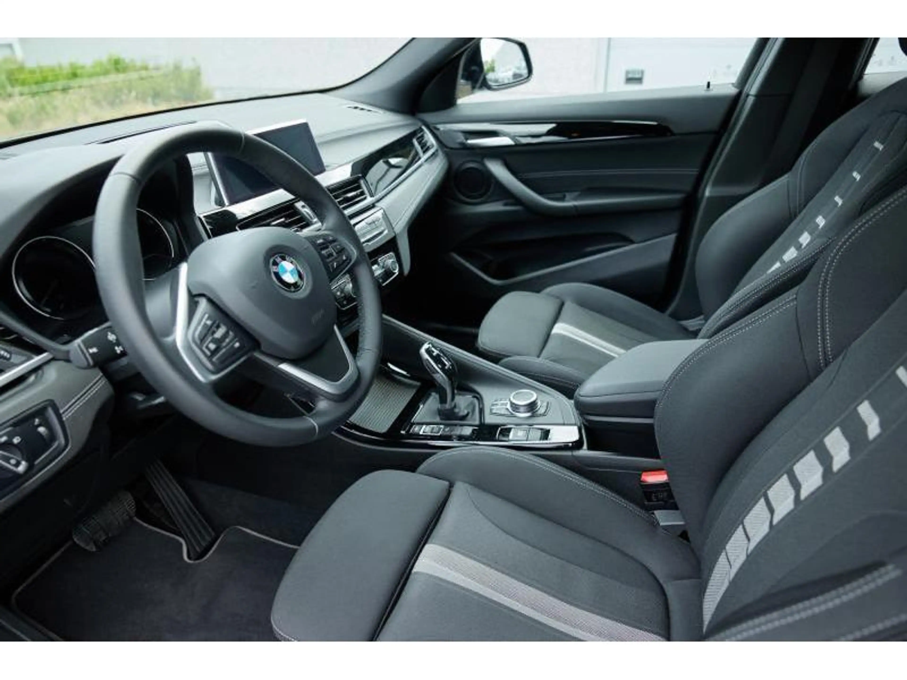 BMW X2 X2 sDrive18iA — photo 6