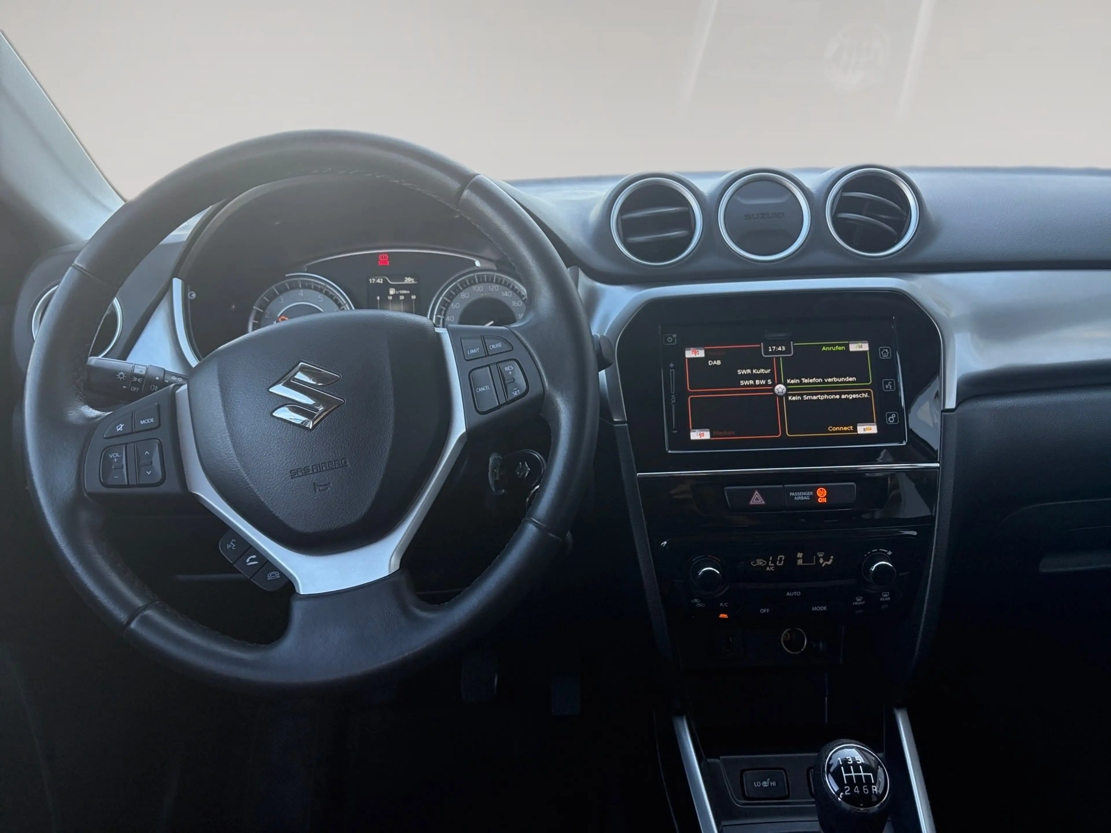 Suzuki Vitara - 1.4 SHZ+Kam.+KlimaA+LM — photo 9