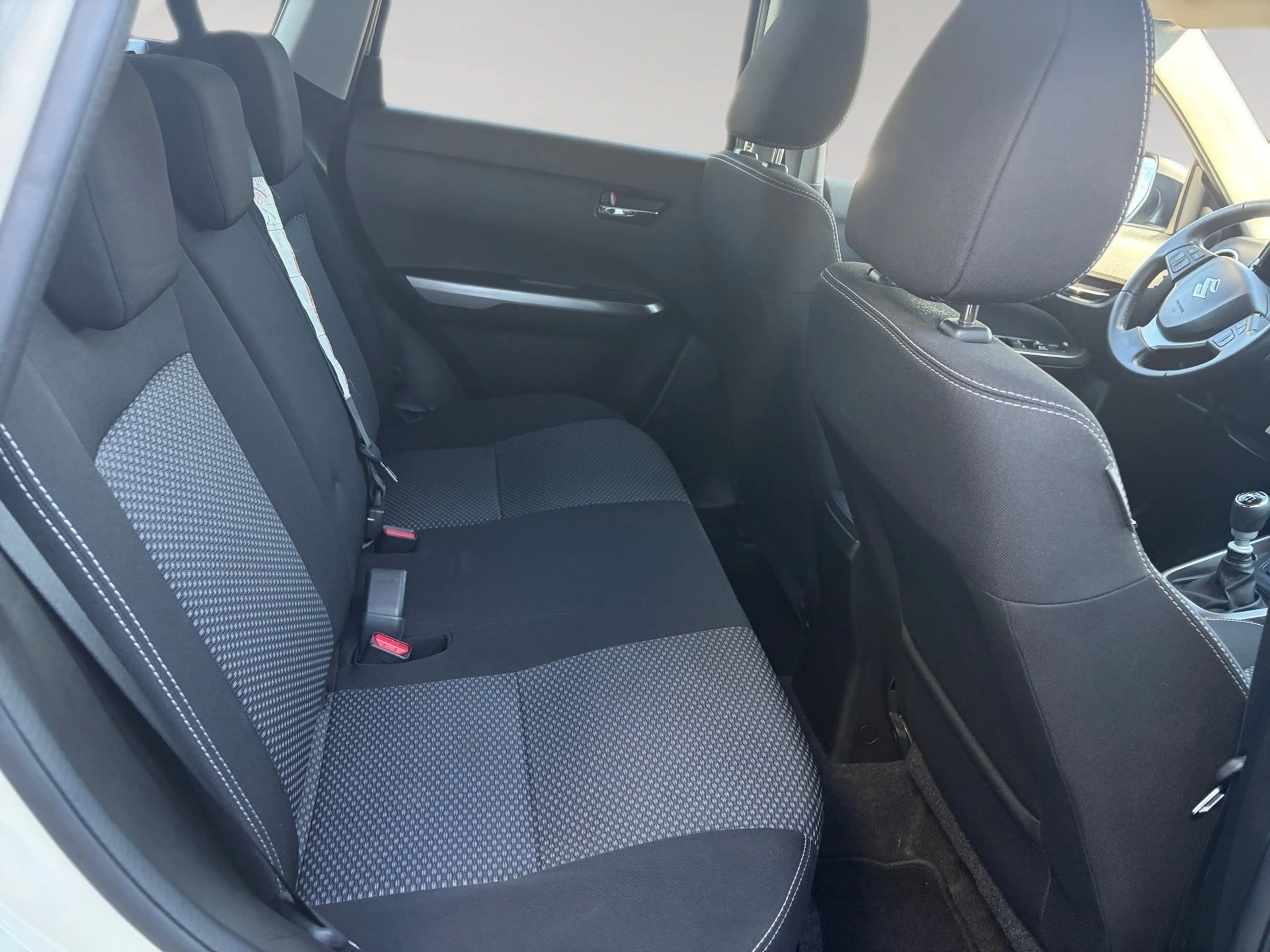 Suzuki Vitara - 1.4 SHZ+Kam.+KlimaA+LM — photo 13