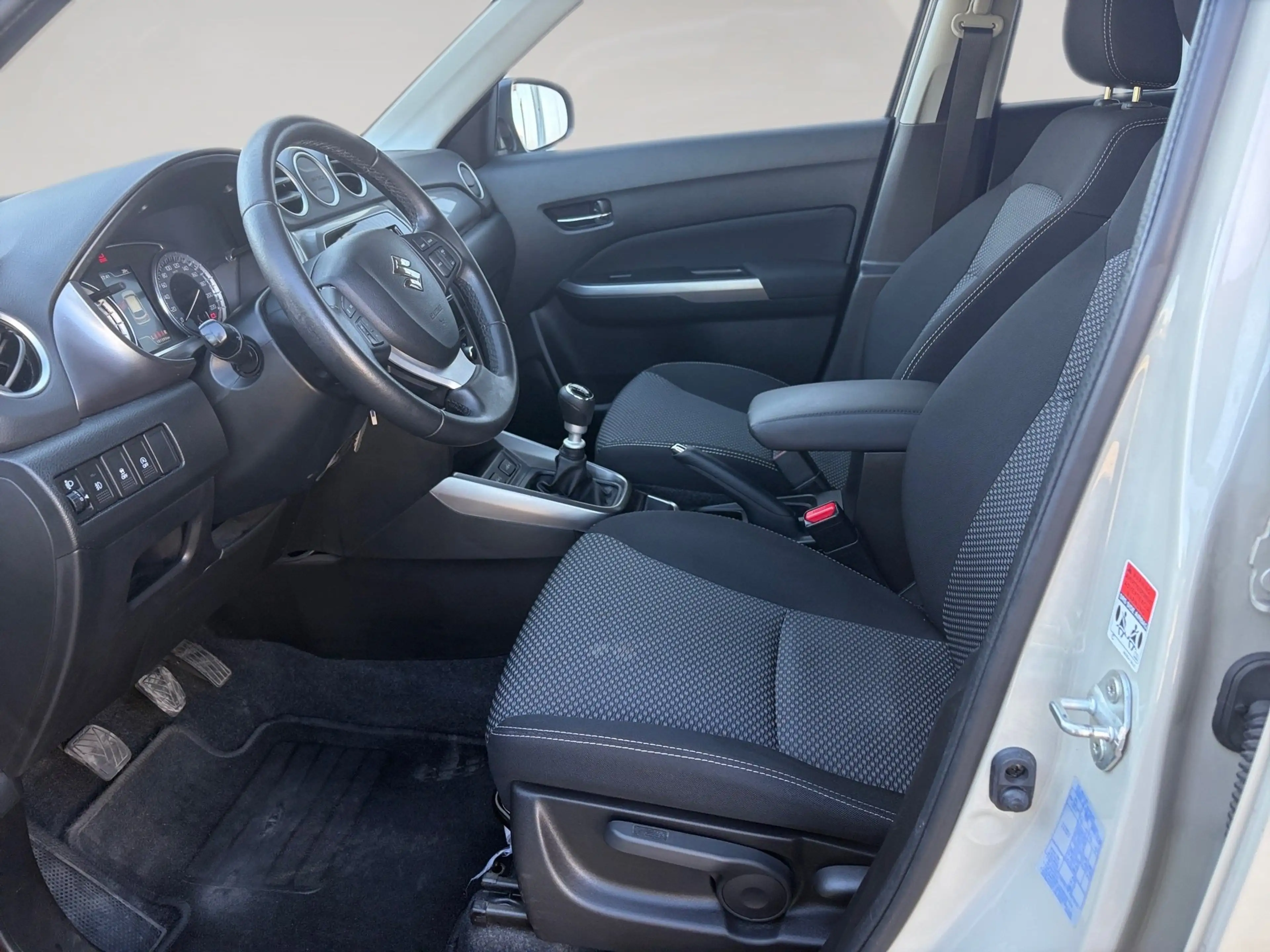 Suzuki Vitara - 1.4 SHZ+Kam.+KlimaA+LM — photo 7