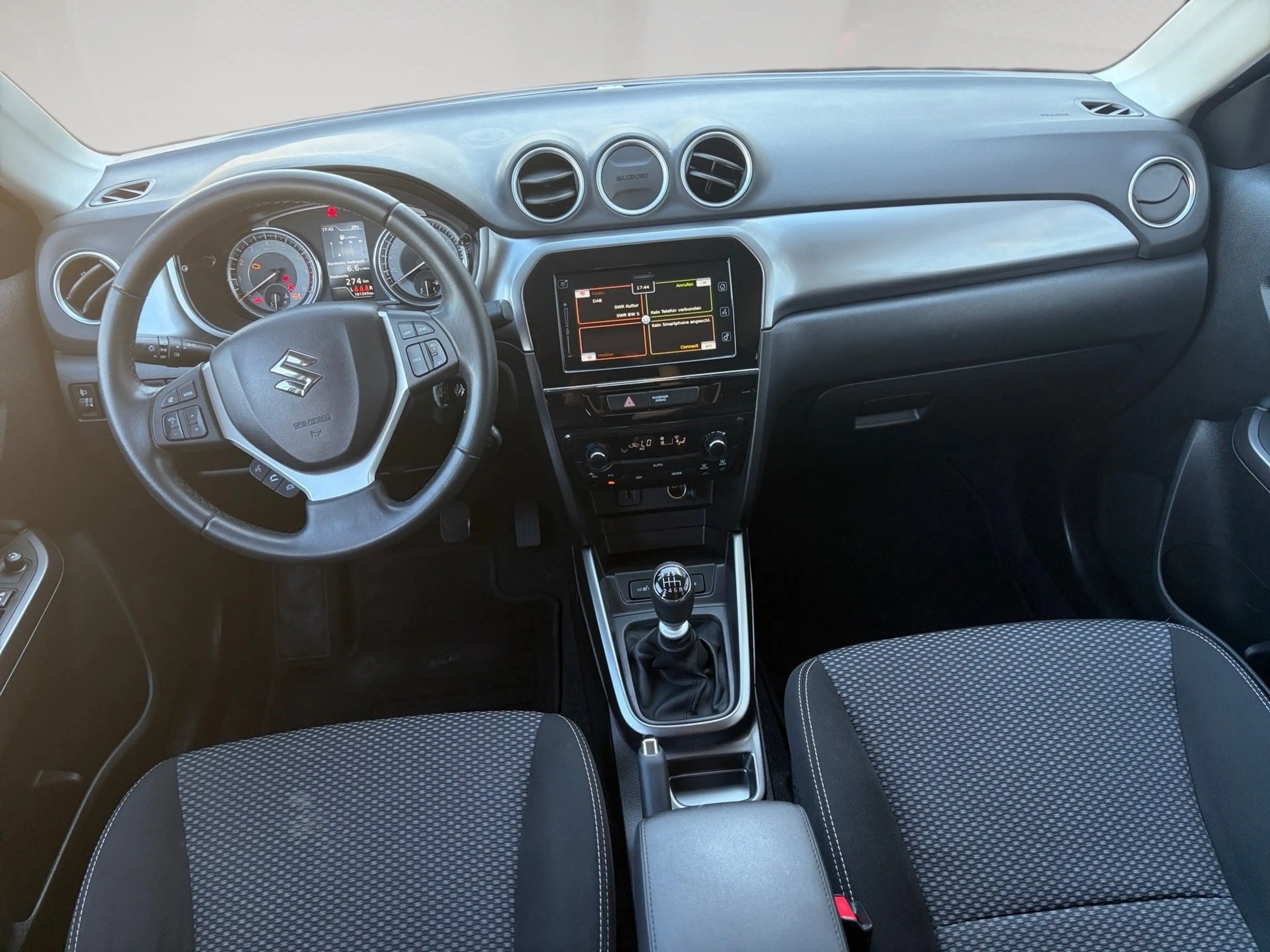 Suzuki Vitara - 1.4 SHZ+Kam.+KlimaA+LM — photo 11