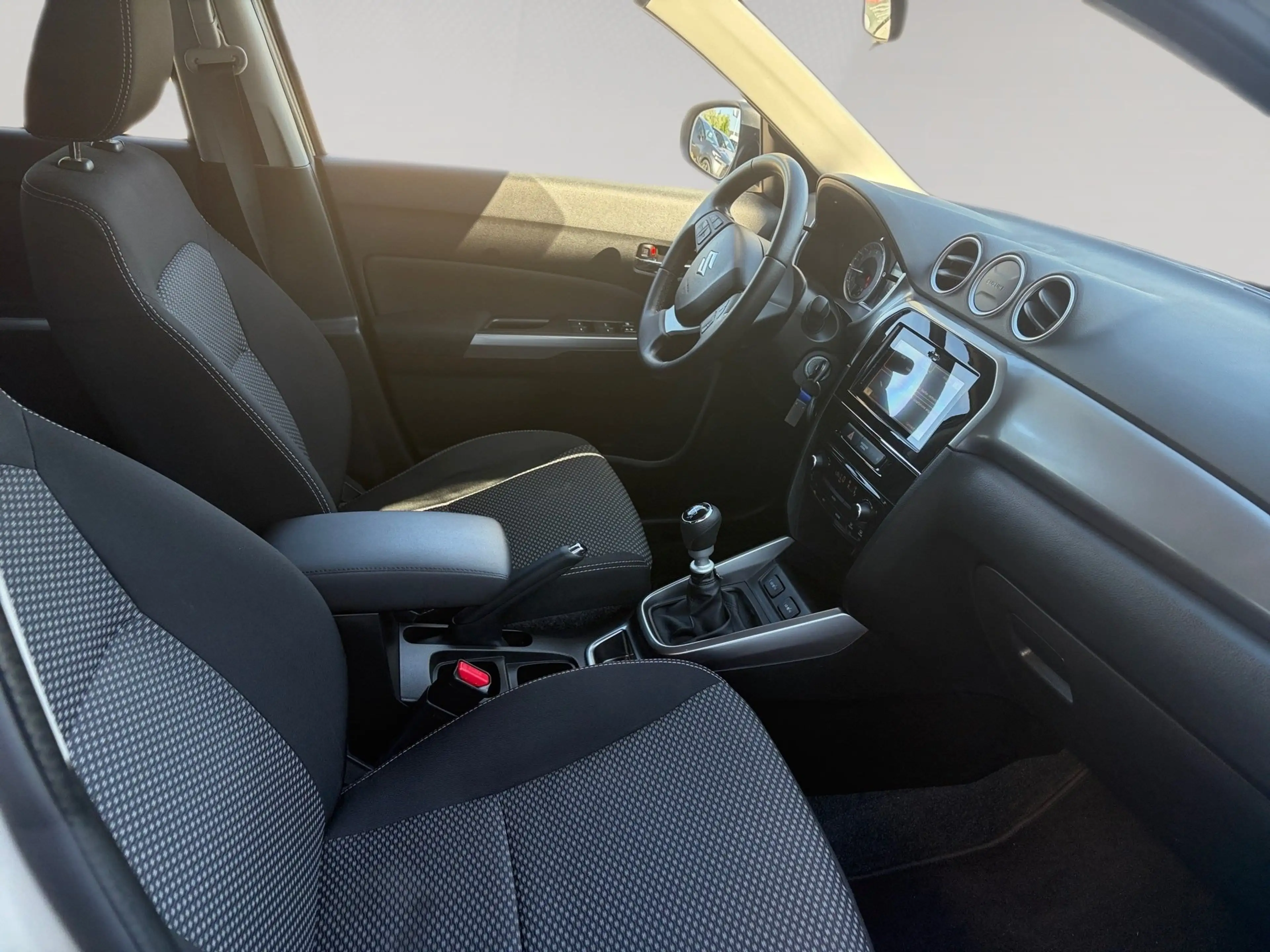 Suzuki Vitara - 1.4 SHZ+Kam.+KlimaA+LM — photo 14