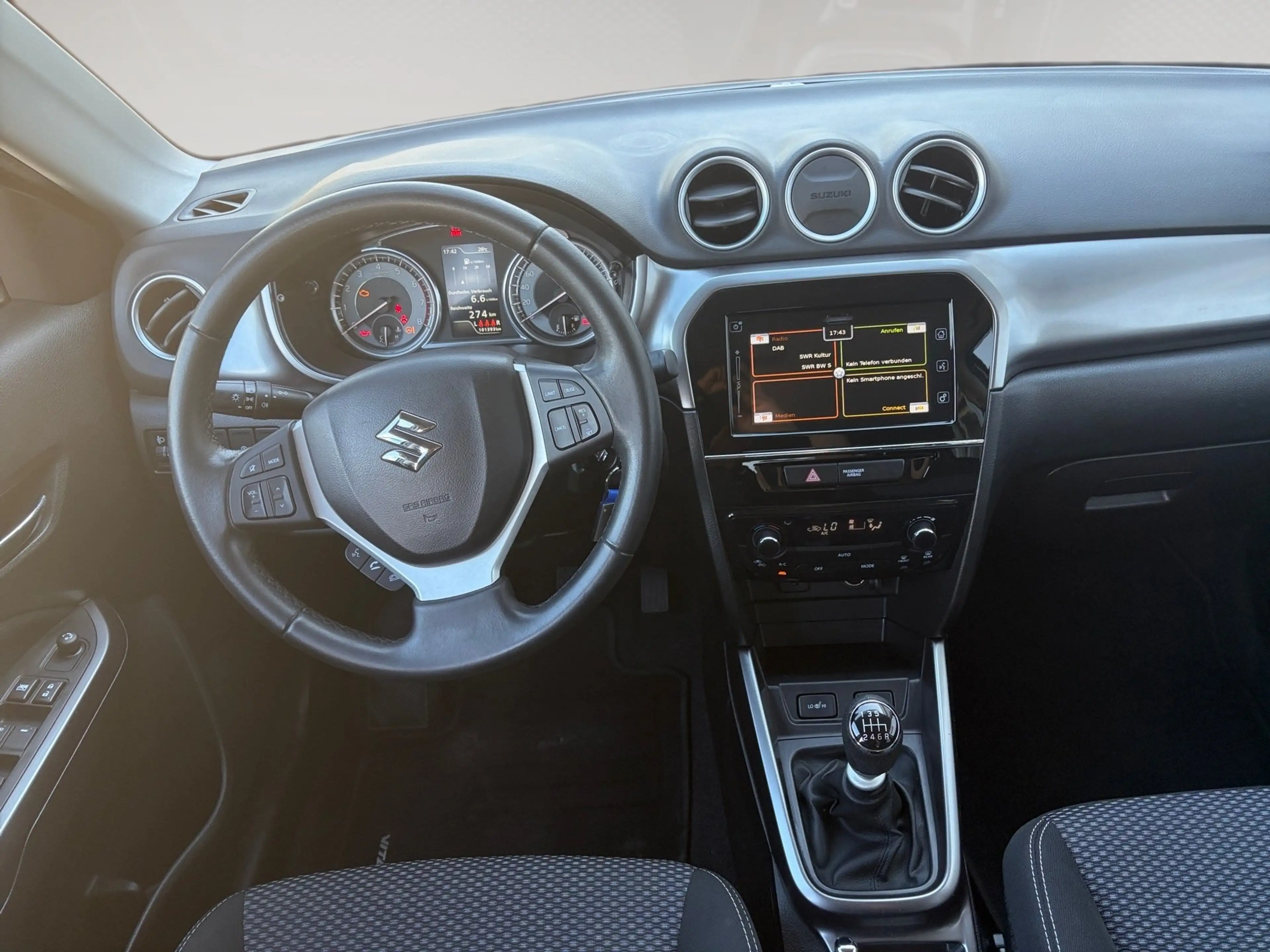 Suzuki Vitara - 1.4 SHZ+Kam.+KlimaA+LM — photo 10