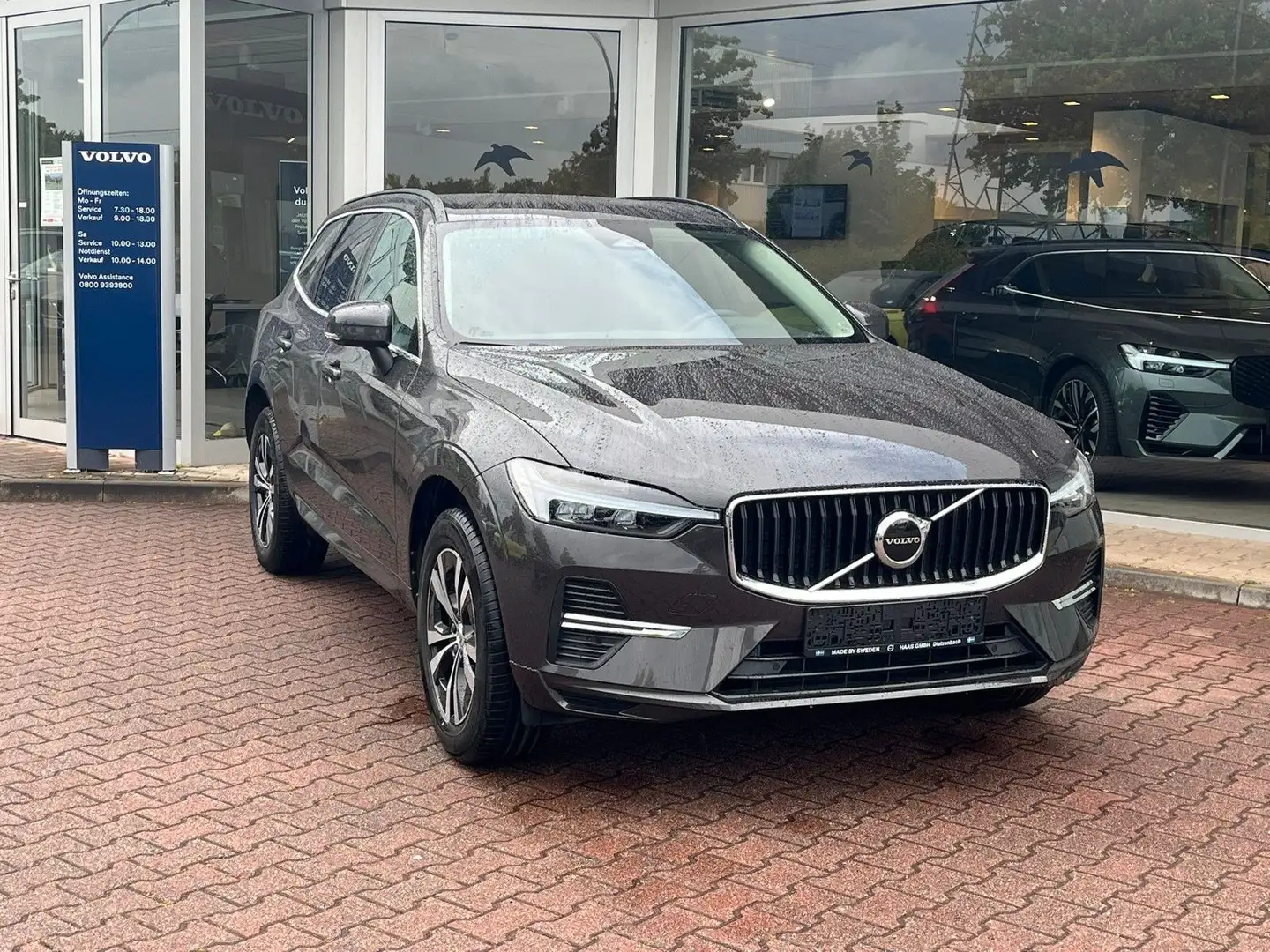 Volvo XC60 B4 Momentum Pro Geartronic Grau - 1