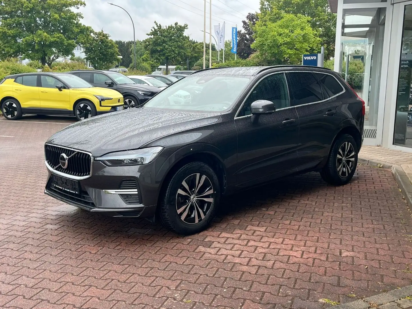 Volvo XC60 B4 Momentum Pro Geartronic Grau - 2