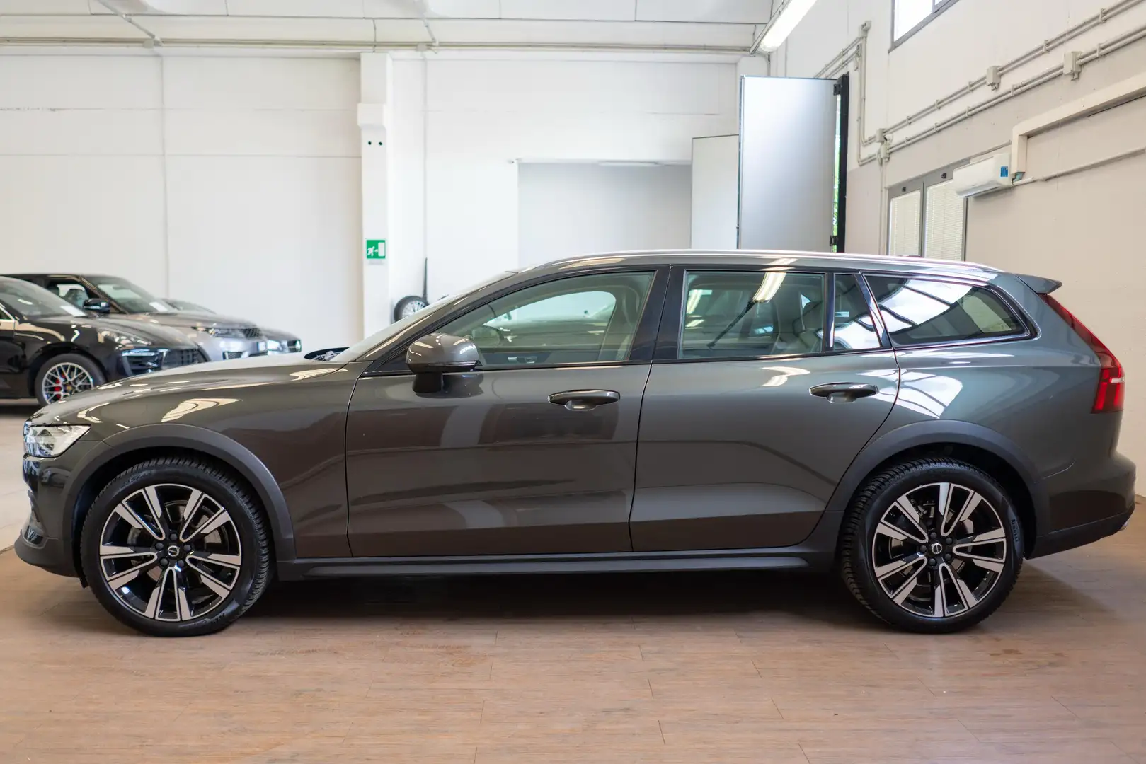 Volvo V60 Cross Country 2.0 d4 190cv Business Plus awd geartronic my20 Gris - 2