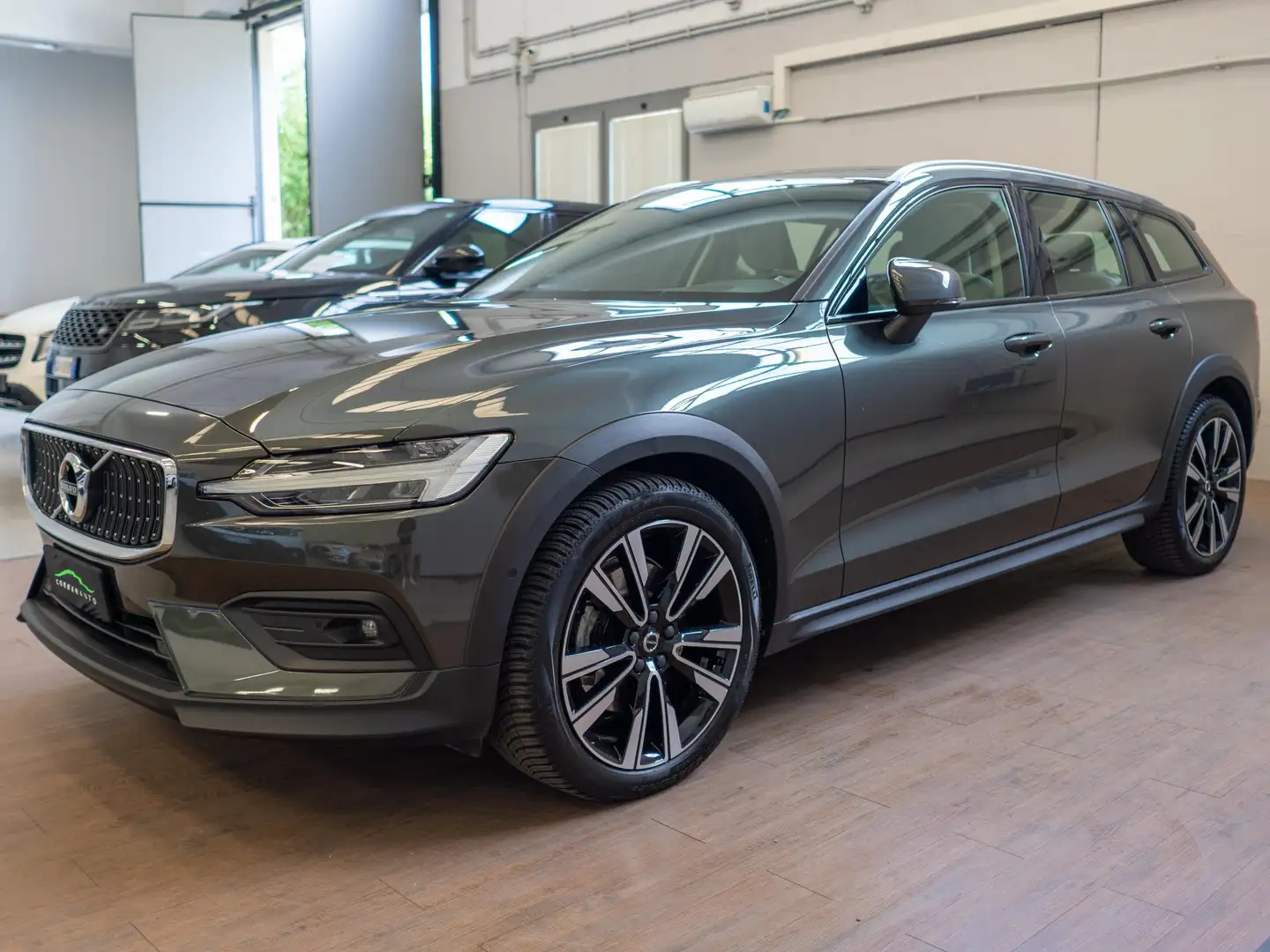 Volvo V60 Cross Country 2.0 d4 190cv Business Plus awd geartronic my20 Gris - 1