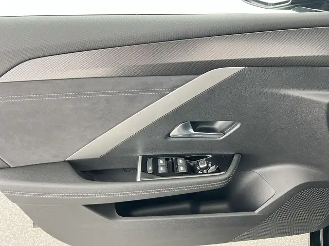 Opel Astra view 11