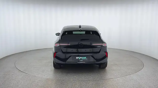 Opel Astra view 3