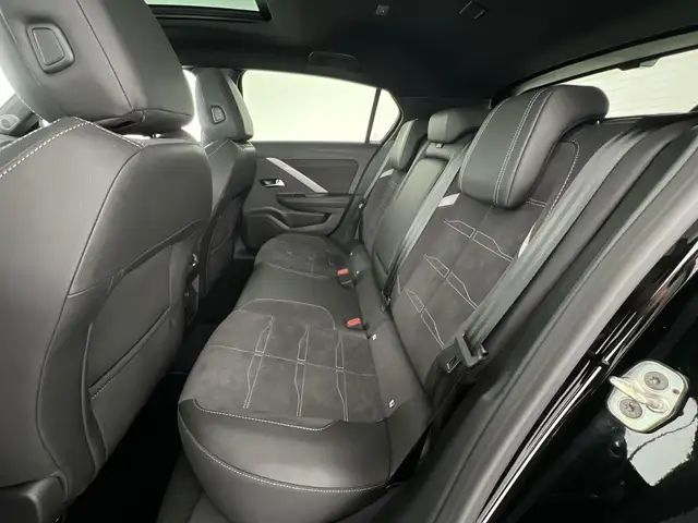 Opel Astra view 8