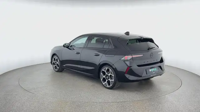 Opel Astra view 2