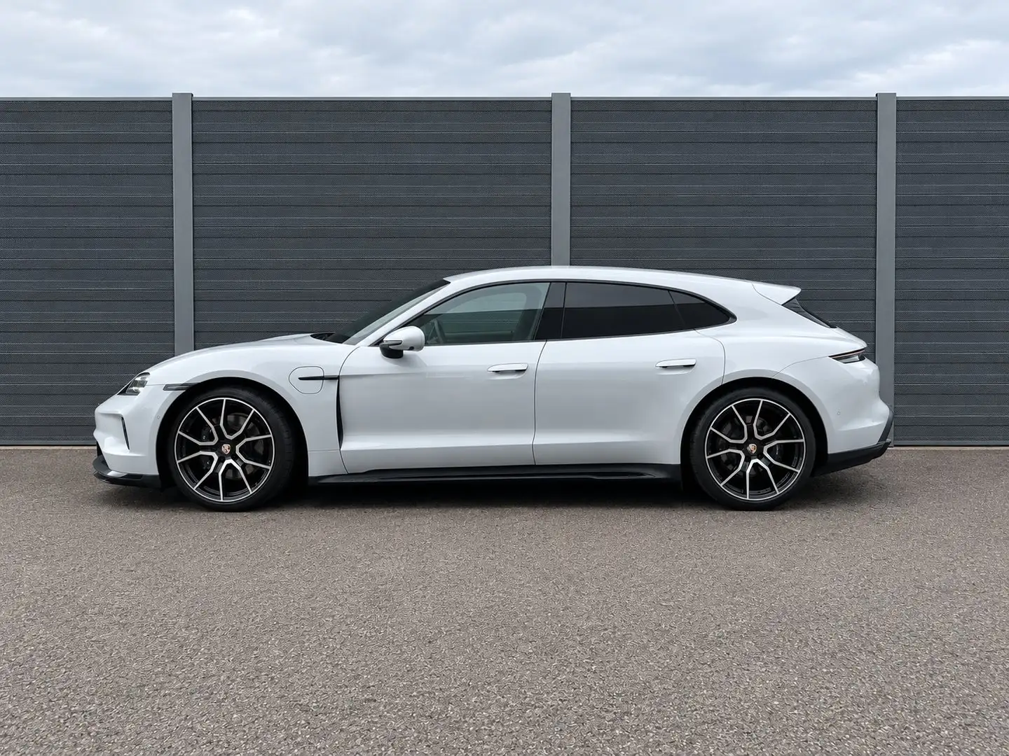 Porsche Taycan 4S Sport Turismo Grau - 2