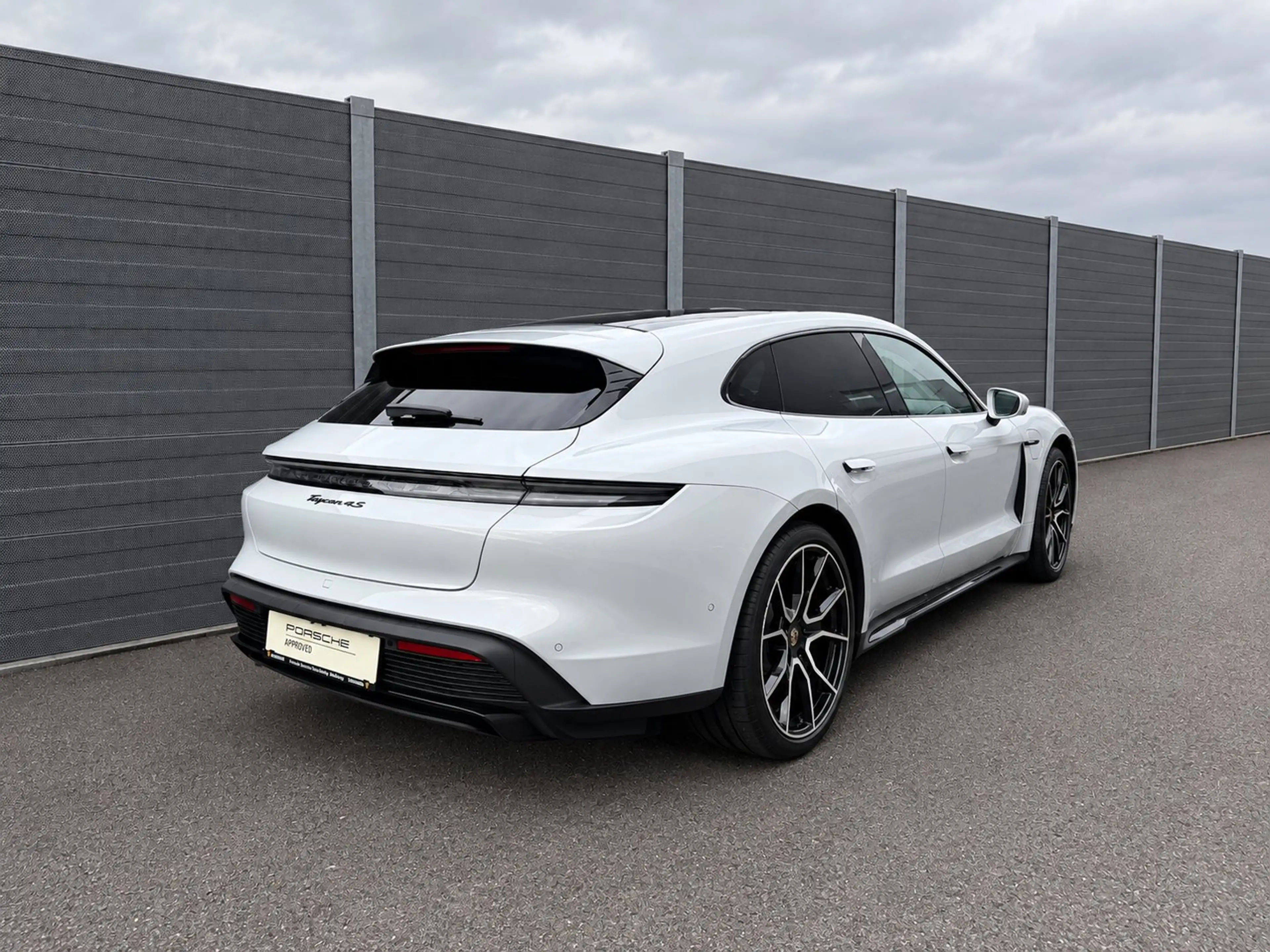 Porsche Taycan 4S Sport Turismo — photo 5