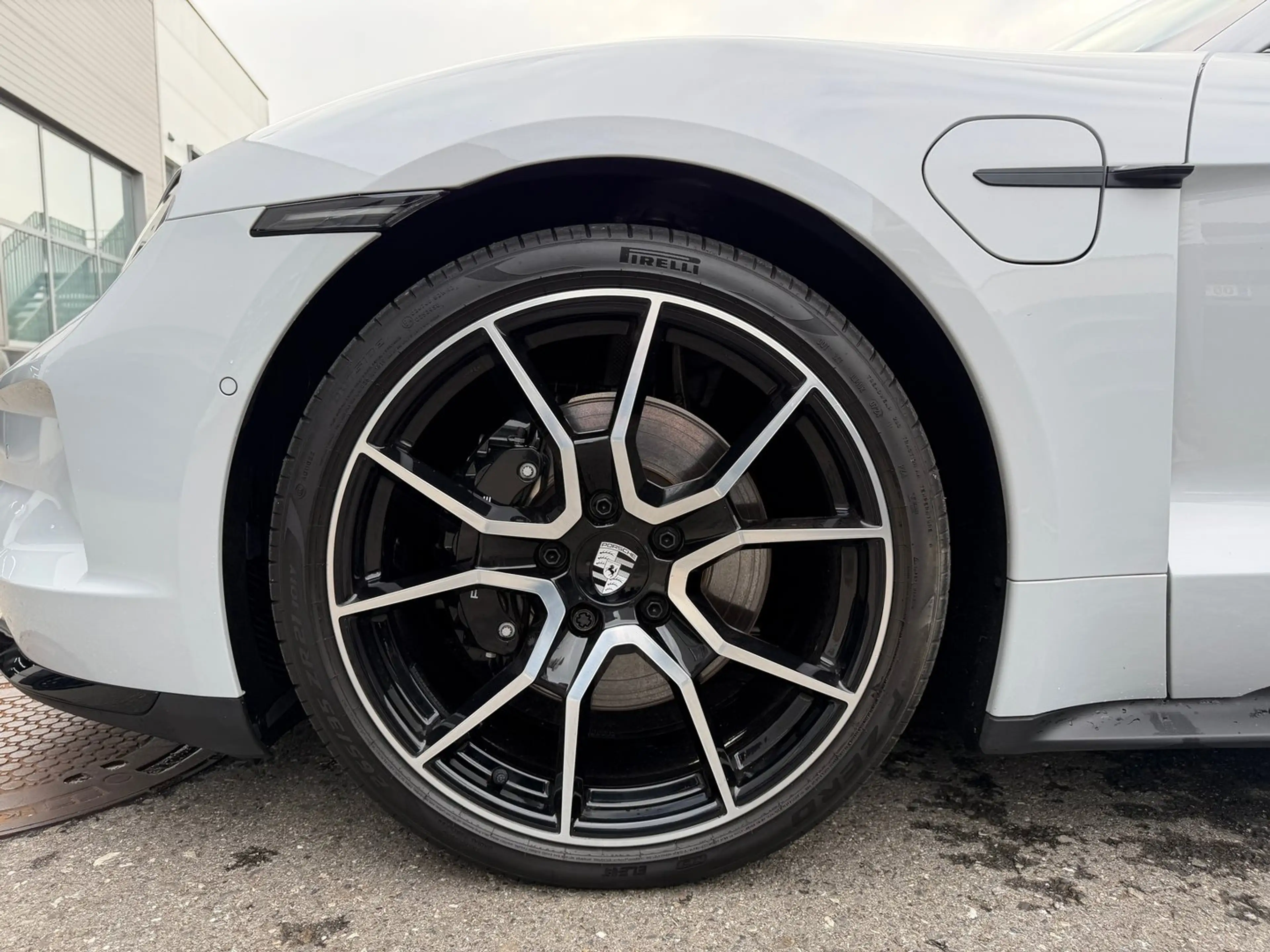 Porsche Taycan 4S Sport Turismo — photo 9