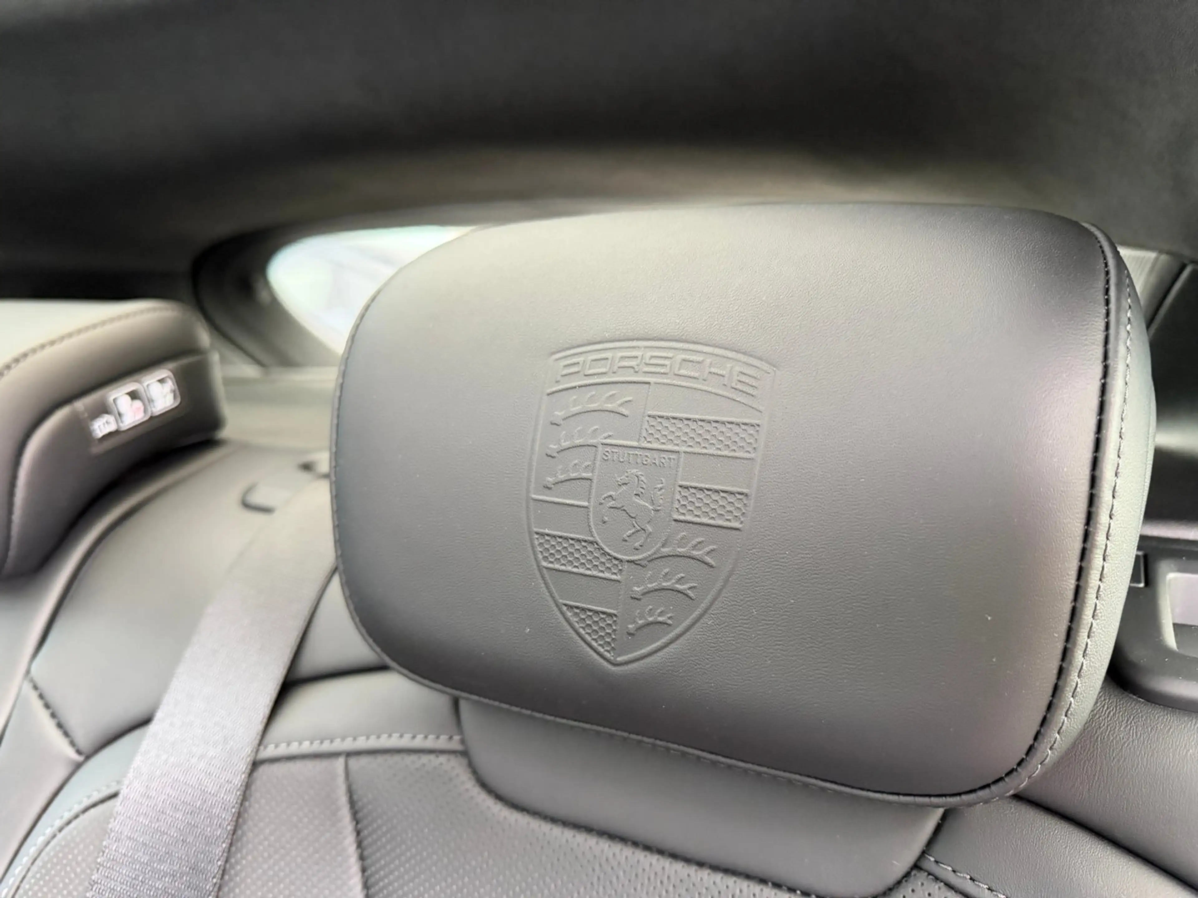 Porsche Taycan 4S Sport Turismo — photo 39