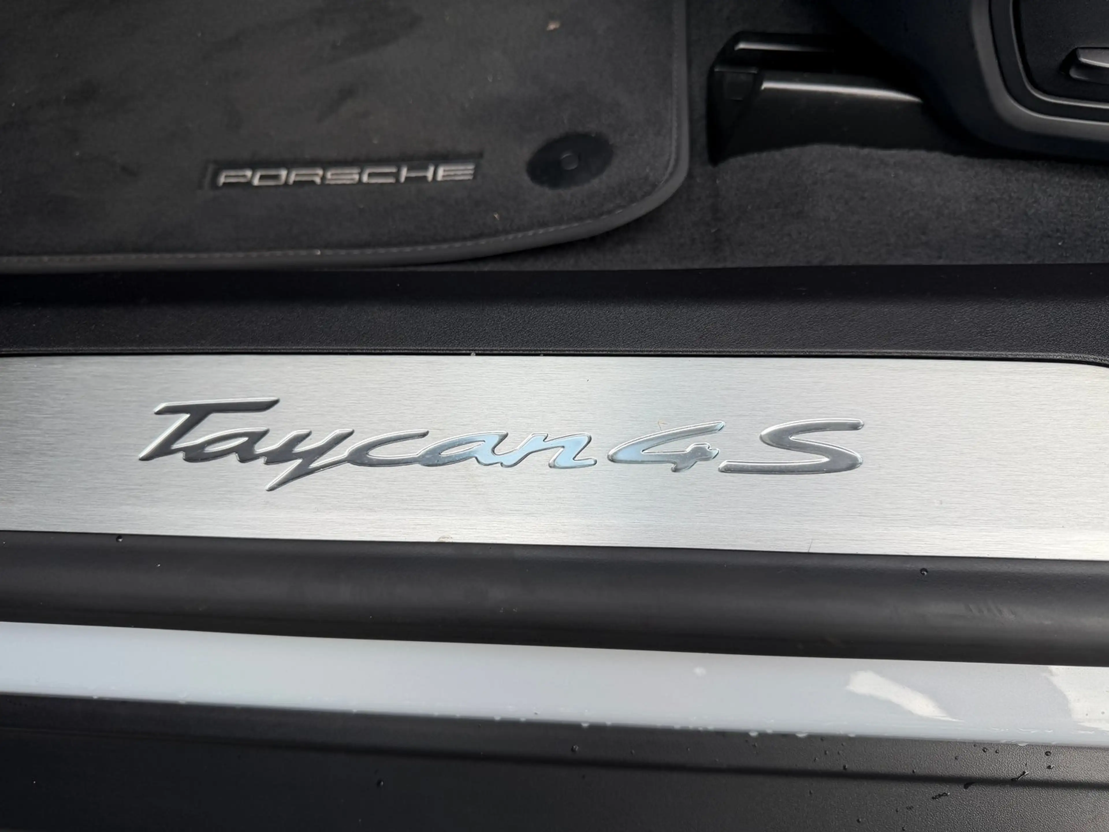 Porsche Taycan 4S Sport Turismo — photo 24