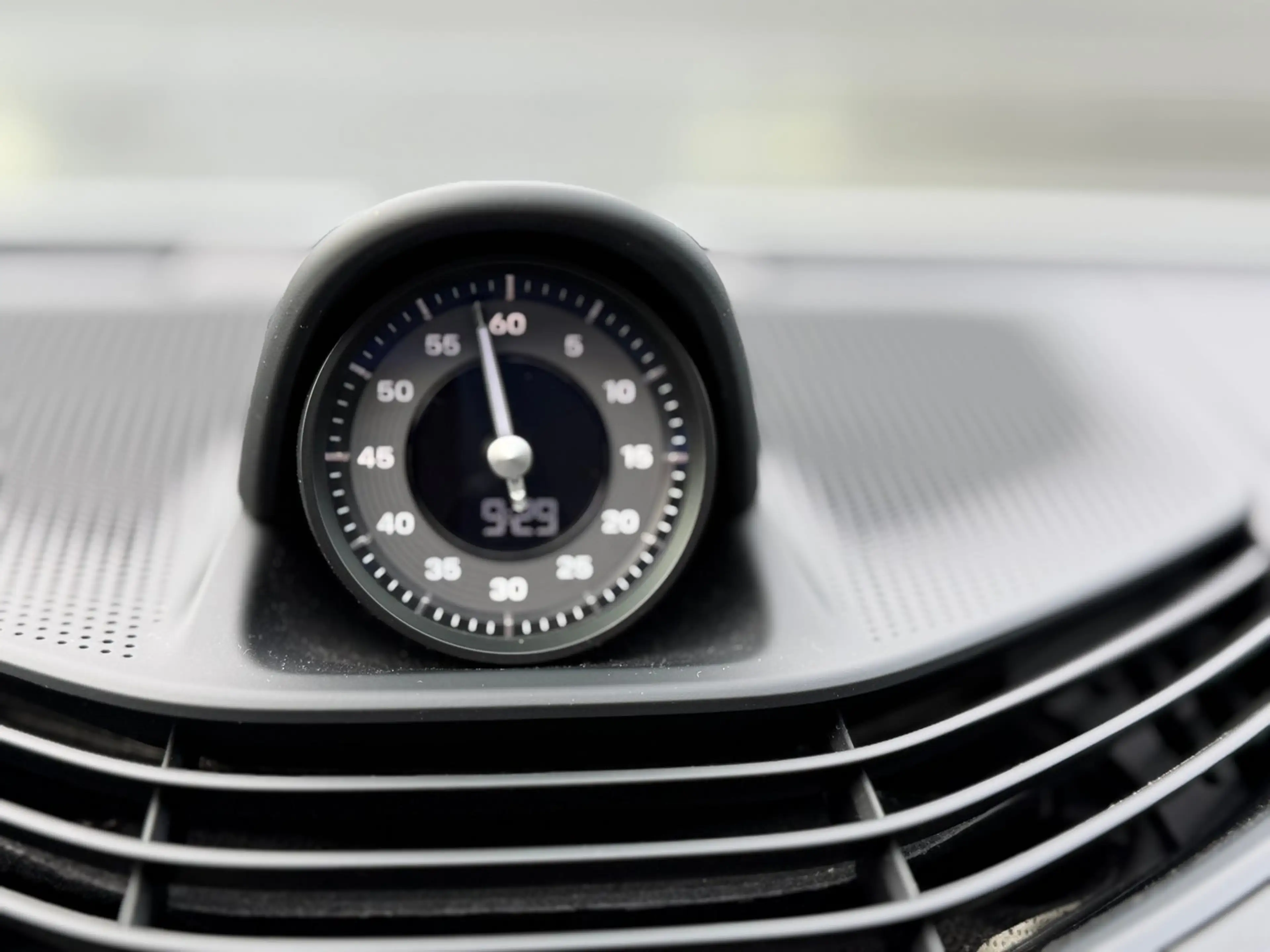 Porsche Taycan 4S Sport Turismo — photo 36