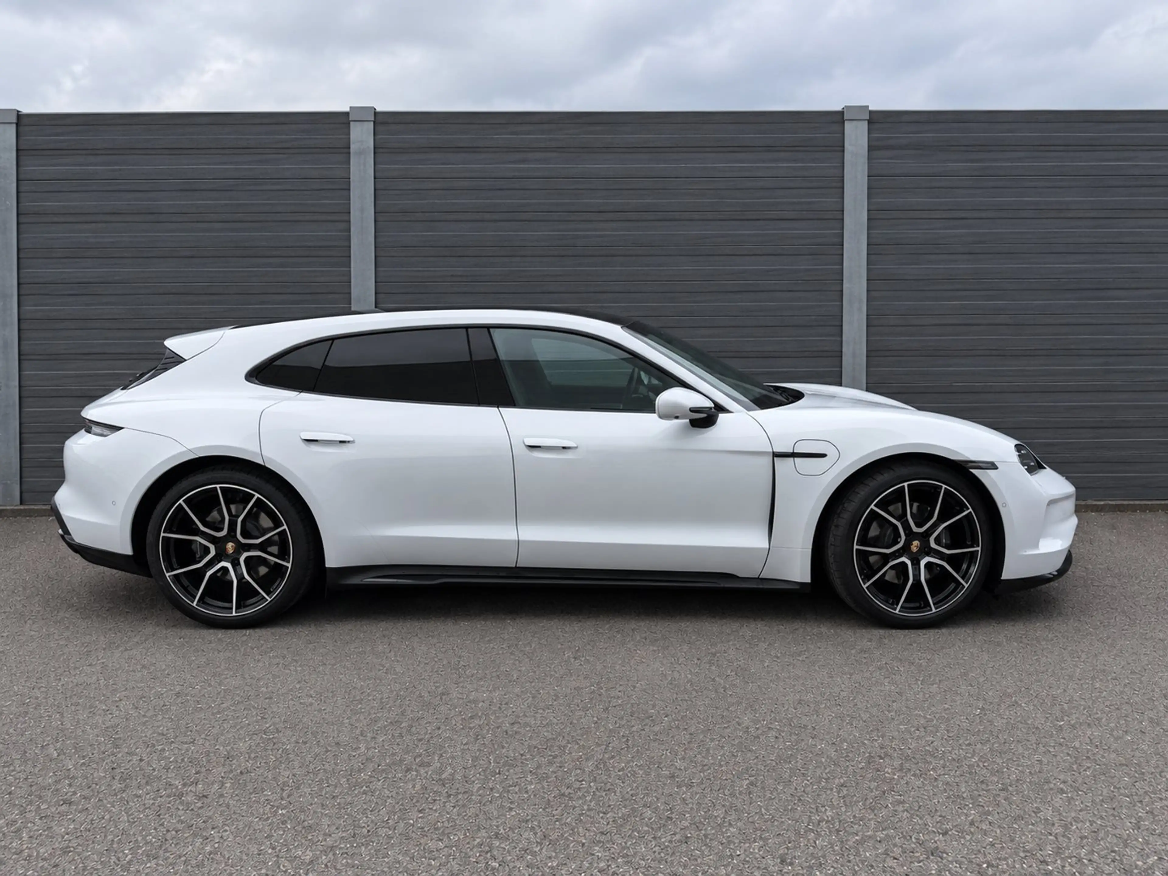 Porsche Taycan 4S Sport Turismo — photo 6