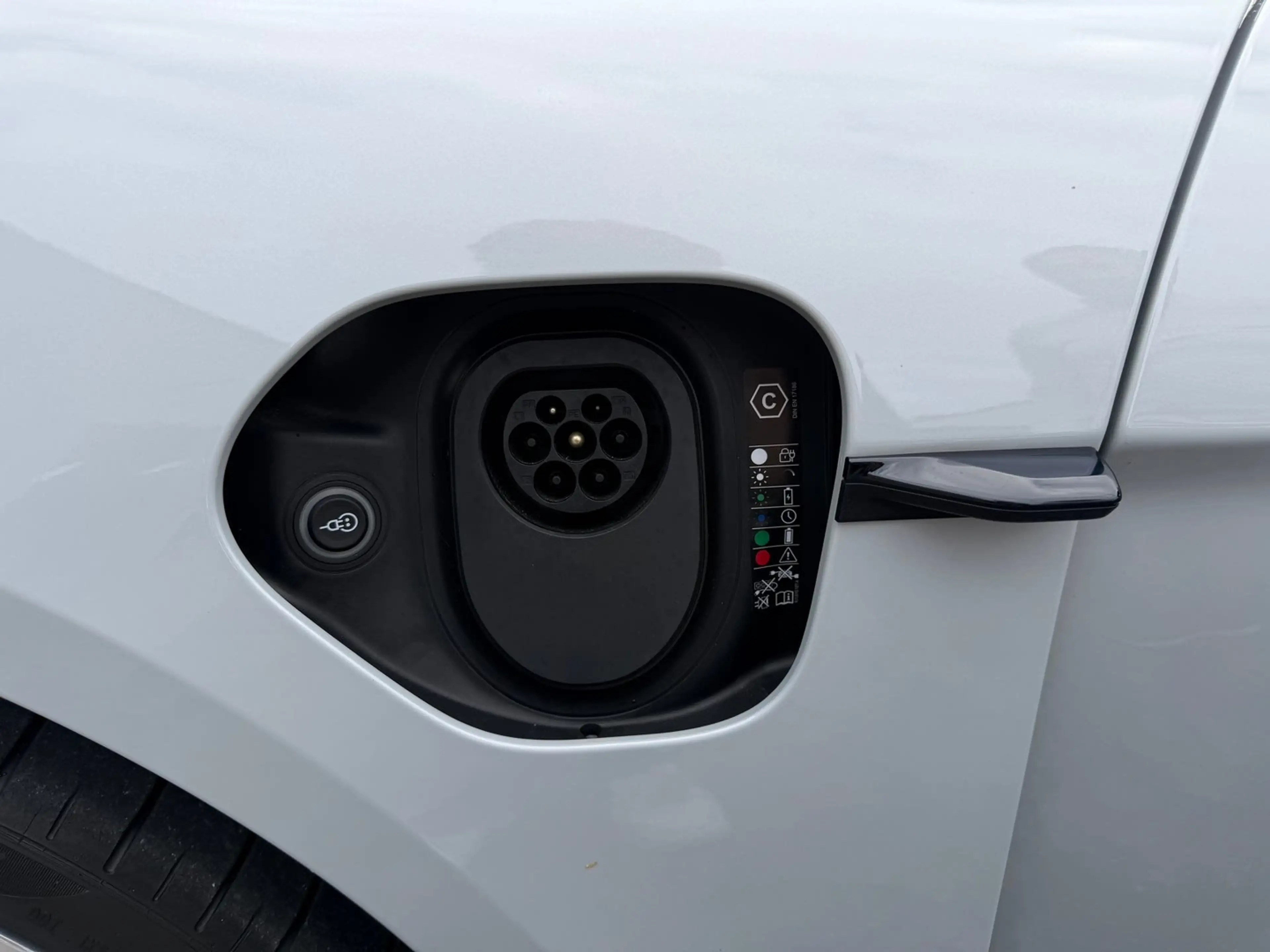 Porsche Taycan 4S Sport Turismo — photo 12