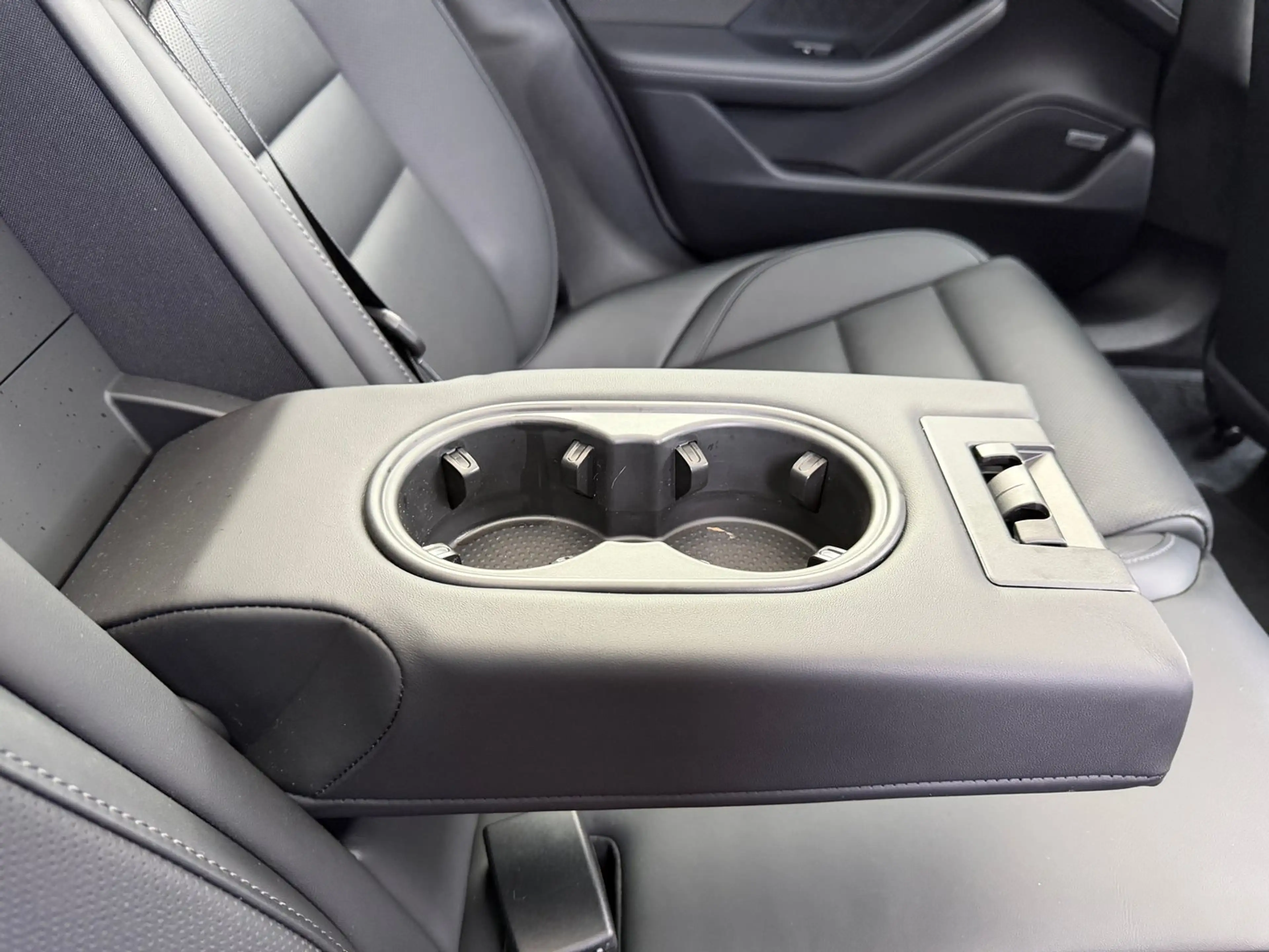 Porsche Taycan 4S Sport Turismo — photo 44