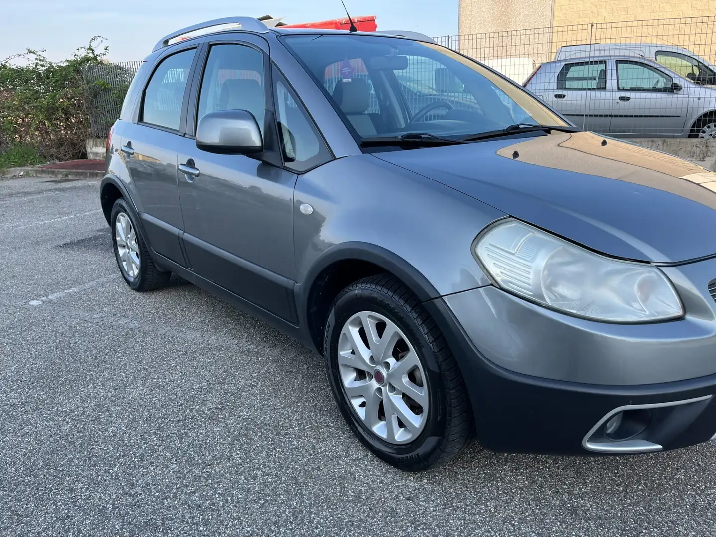 Fiat Sedici 1.6 16V 4x2 Emotion Gris - 2