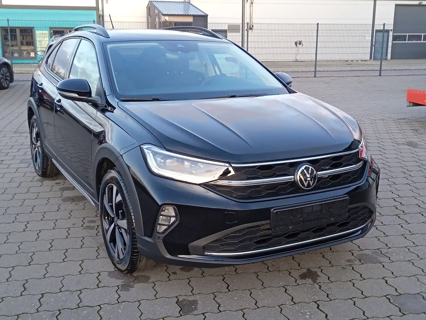 Volkswagen Taigo Life Schwarz - 2