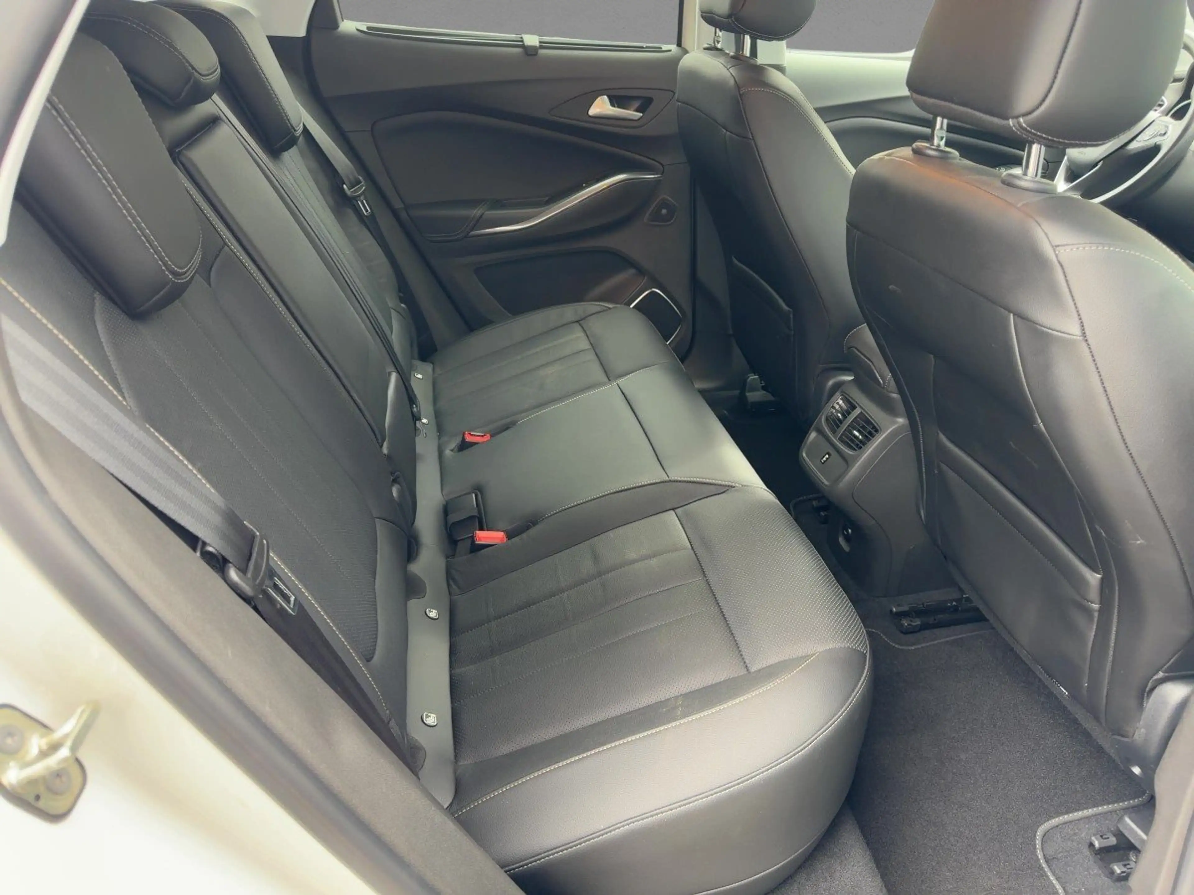 Opel Grandland Ultimate 4 Allrad Autom. Navi Kamera — photo 12