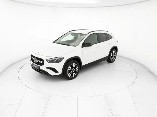 Mercedes-Benz Gla view 2