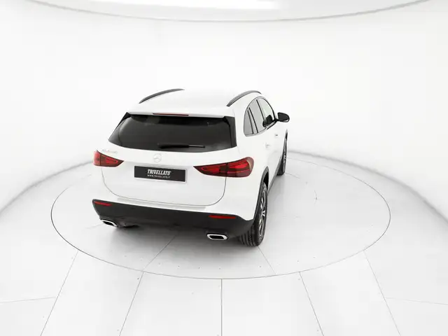 Mercedes-Benz Gla view 3