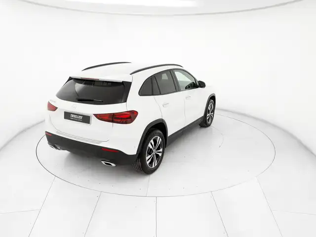 Mercedes-Benz Gla view 4