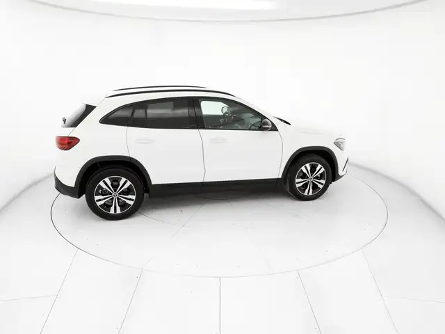Mercedes-Benz Gla view 5