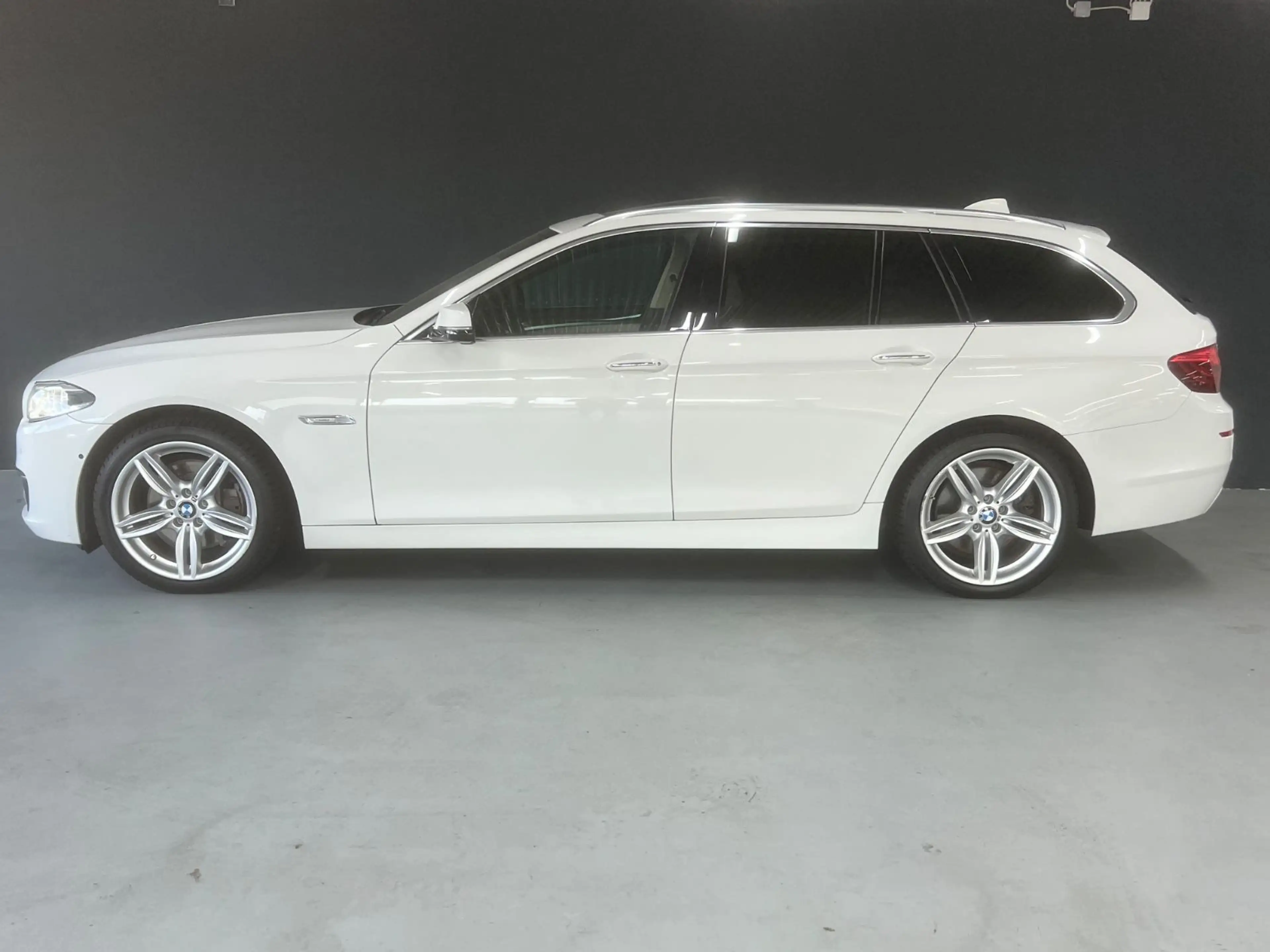 BMW 535 d xDrive Pano HUD H&K 360° AHK Softclose LED — photo 7